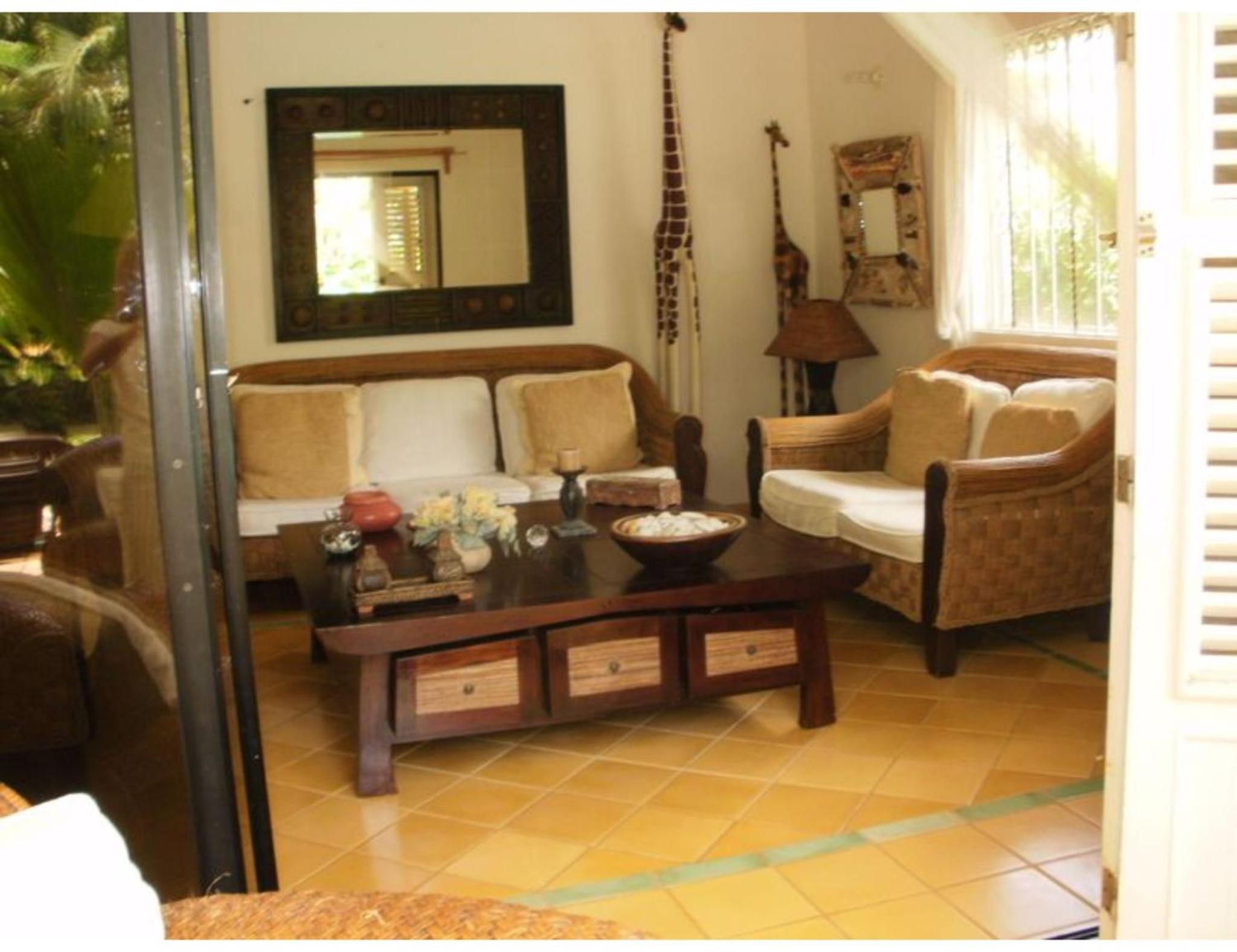 Charming Caribbean style villa near superb beach view 2