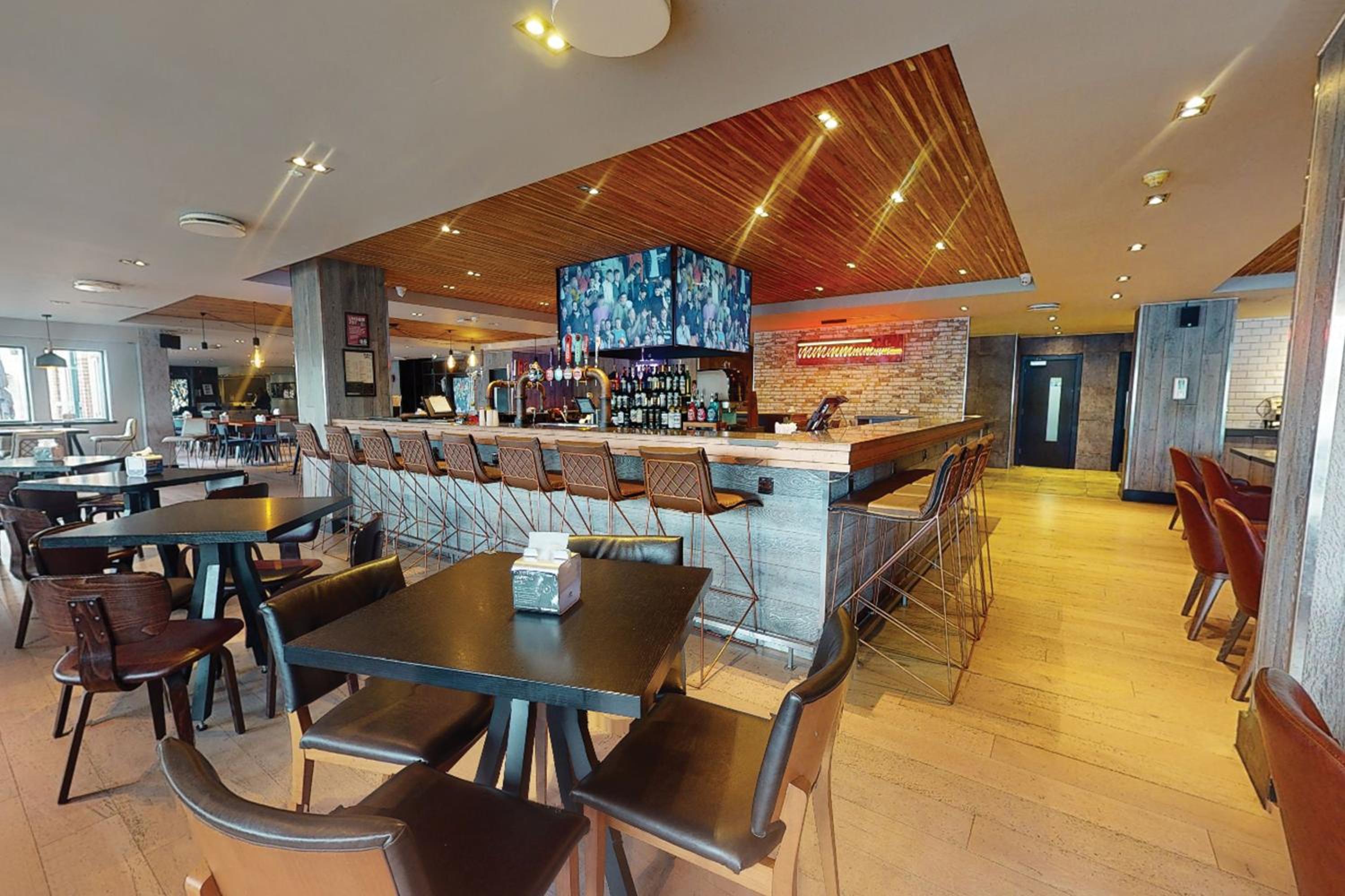Walsall Vacations - Village Hotel Birmingham Walsall - Property Image 5