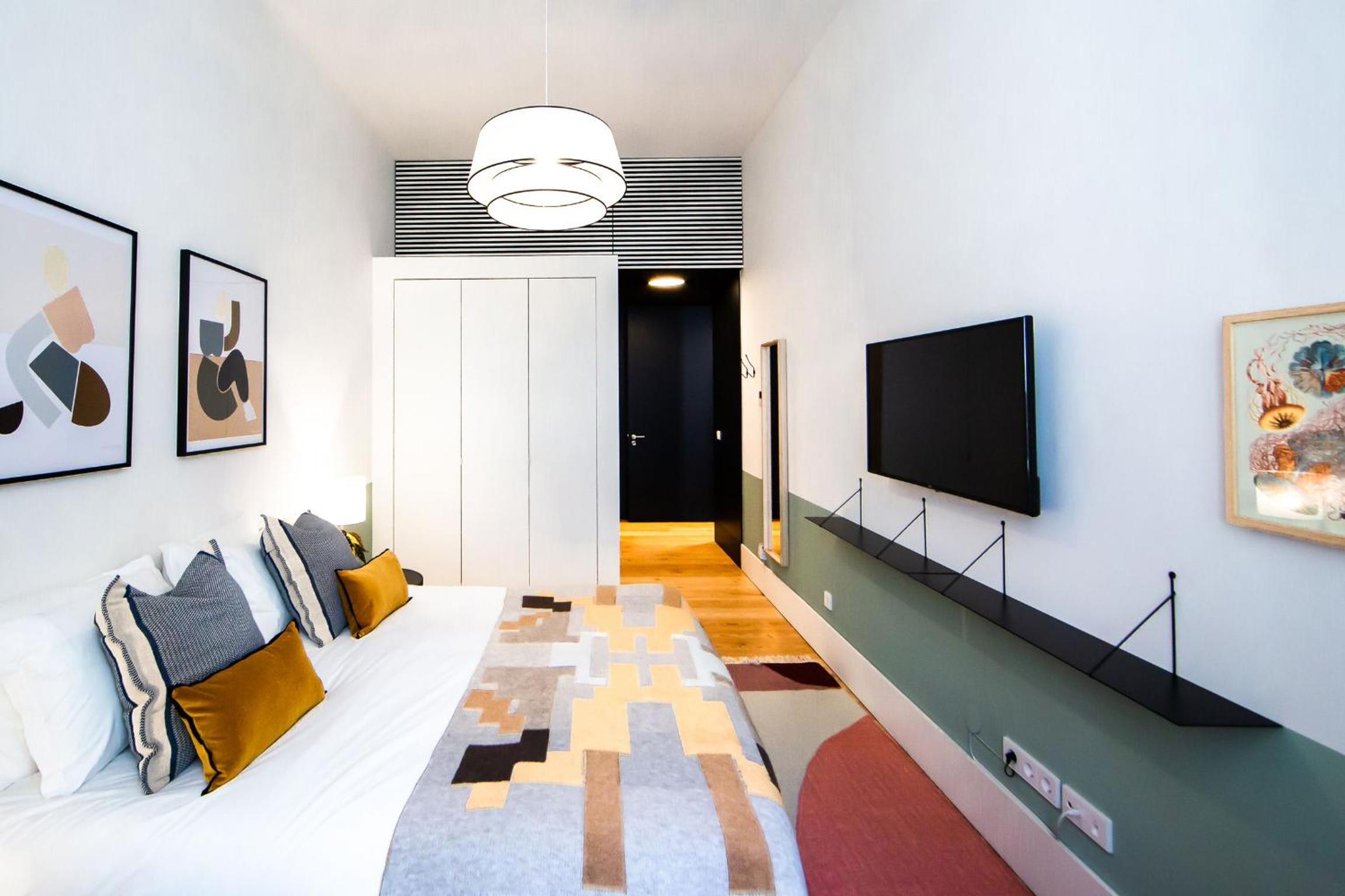 Brand New & Spacious 2BDR Apartment by LovelyStay view 4