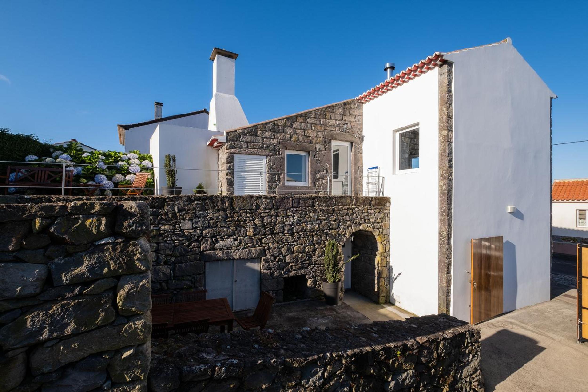 Casa do Simão, Açores - Now with hot tub! view 4