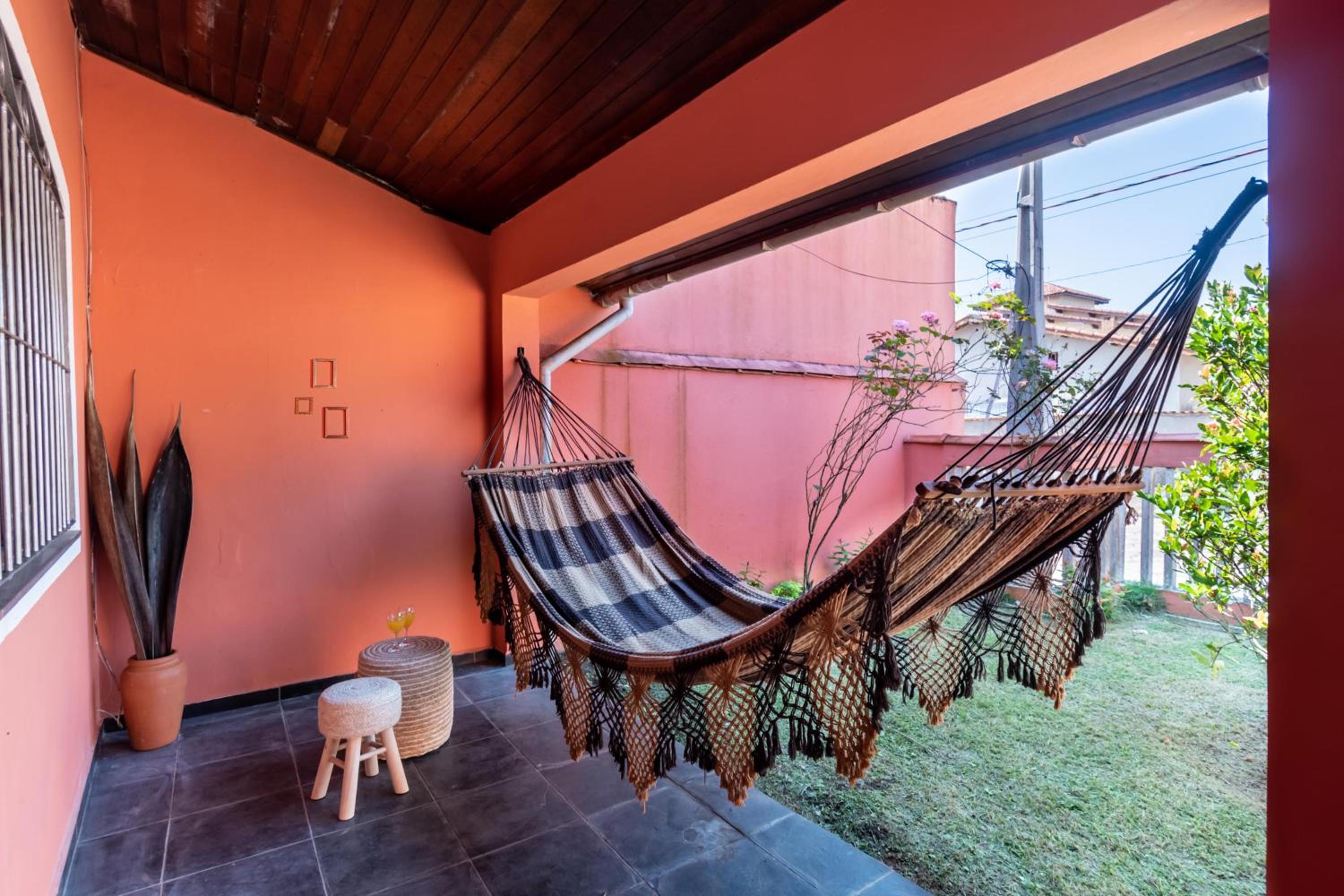 Itanhaém Casa ampla com piscina e churrasqueira a 300m da praia