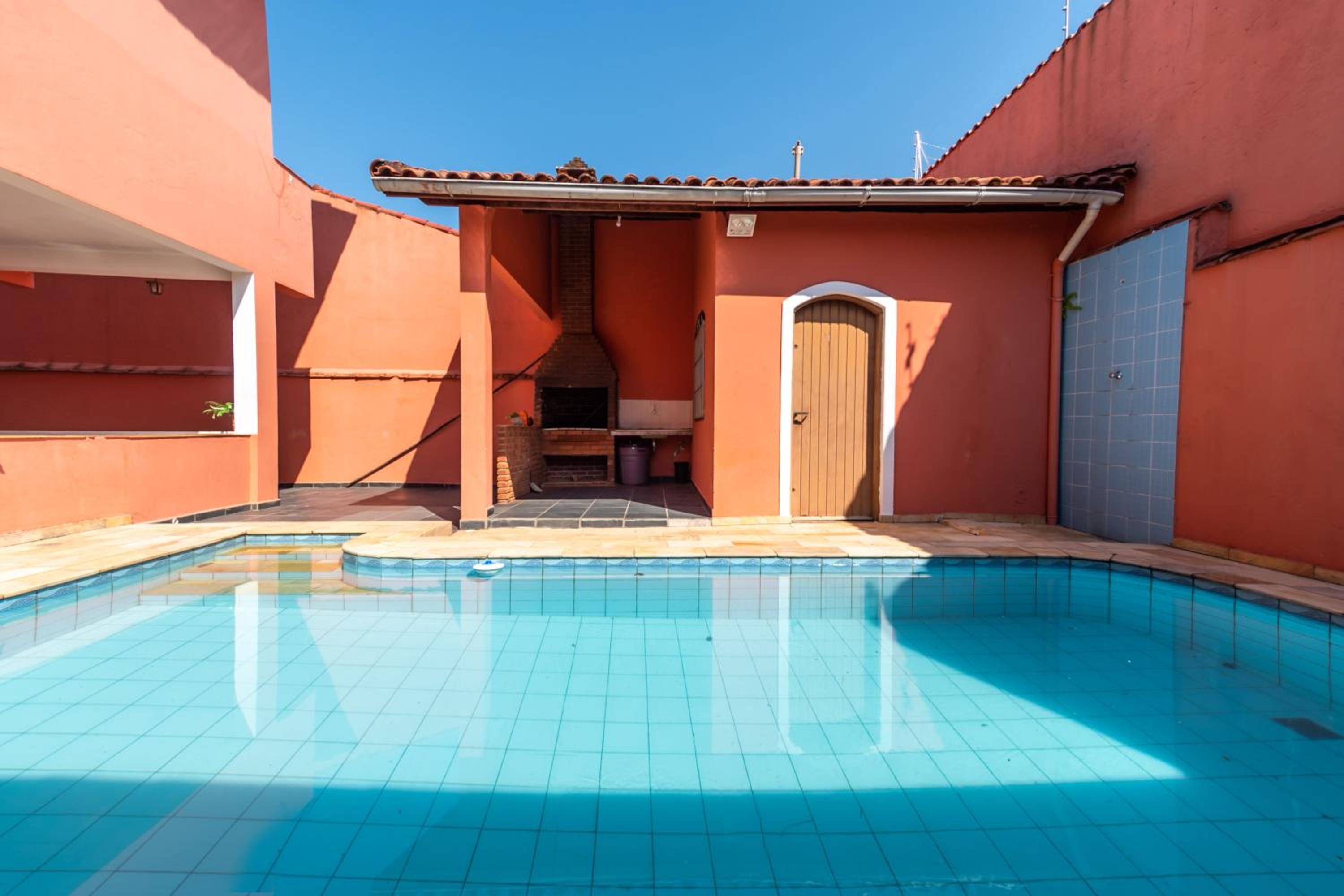 Itanhaém Casa ampla com piscina e churrasqueira a 300m da praia