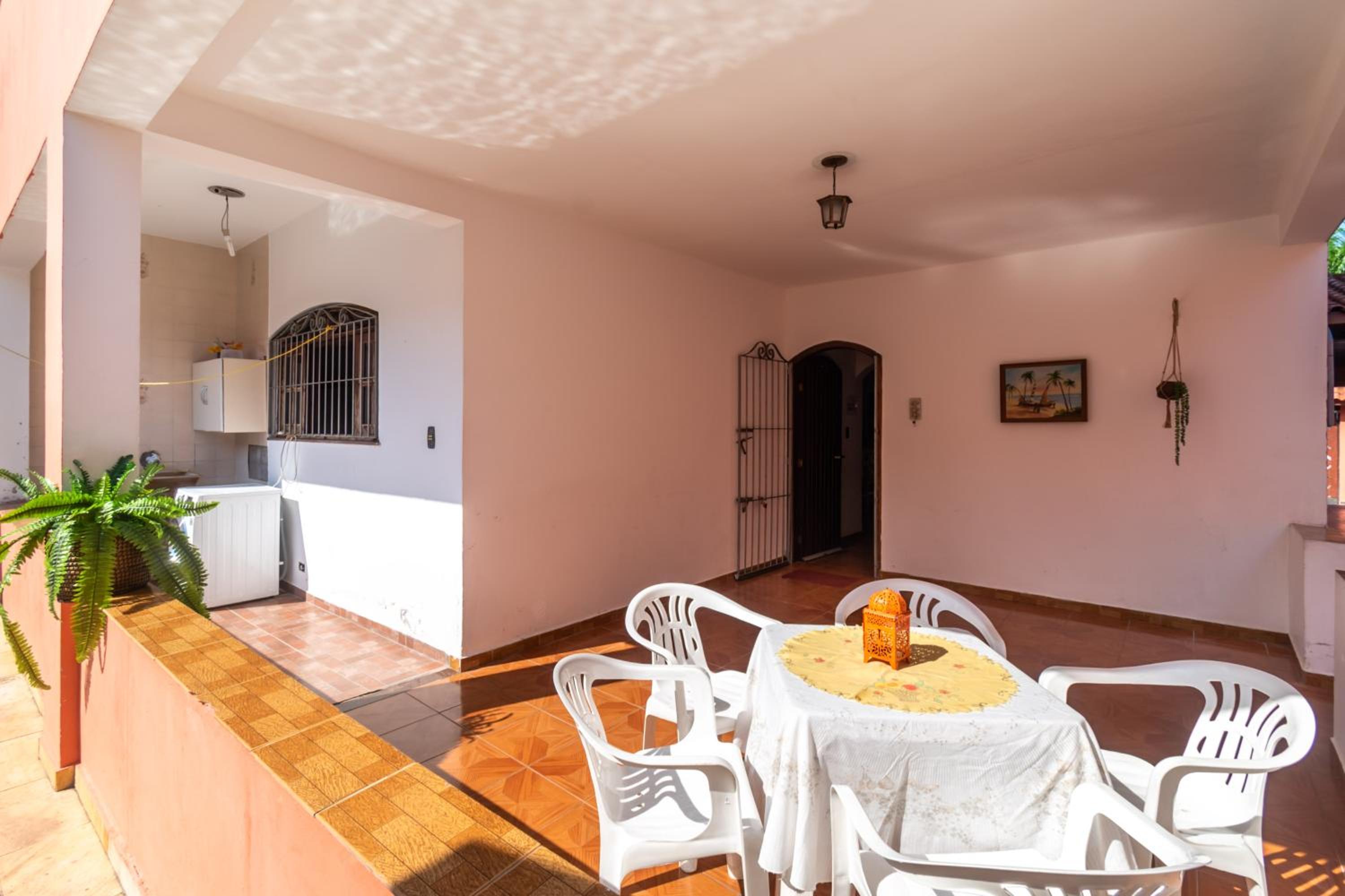 Itanhaém Casa ampla com piscina e churrasqueira a 300m da praia