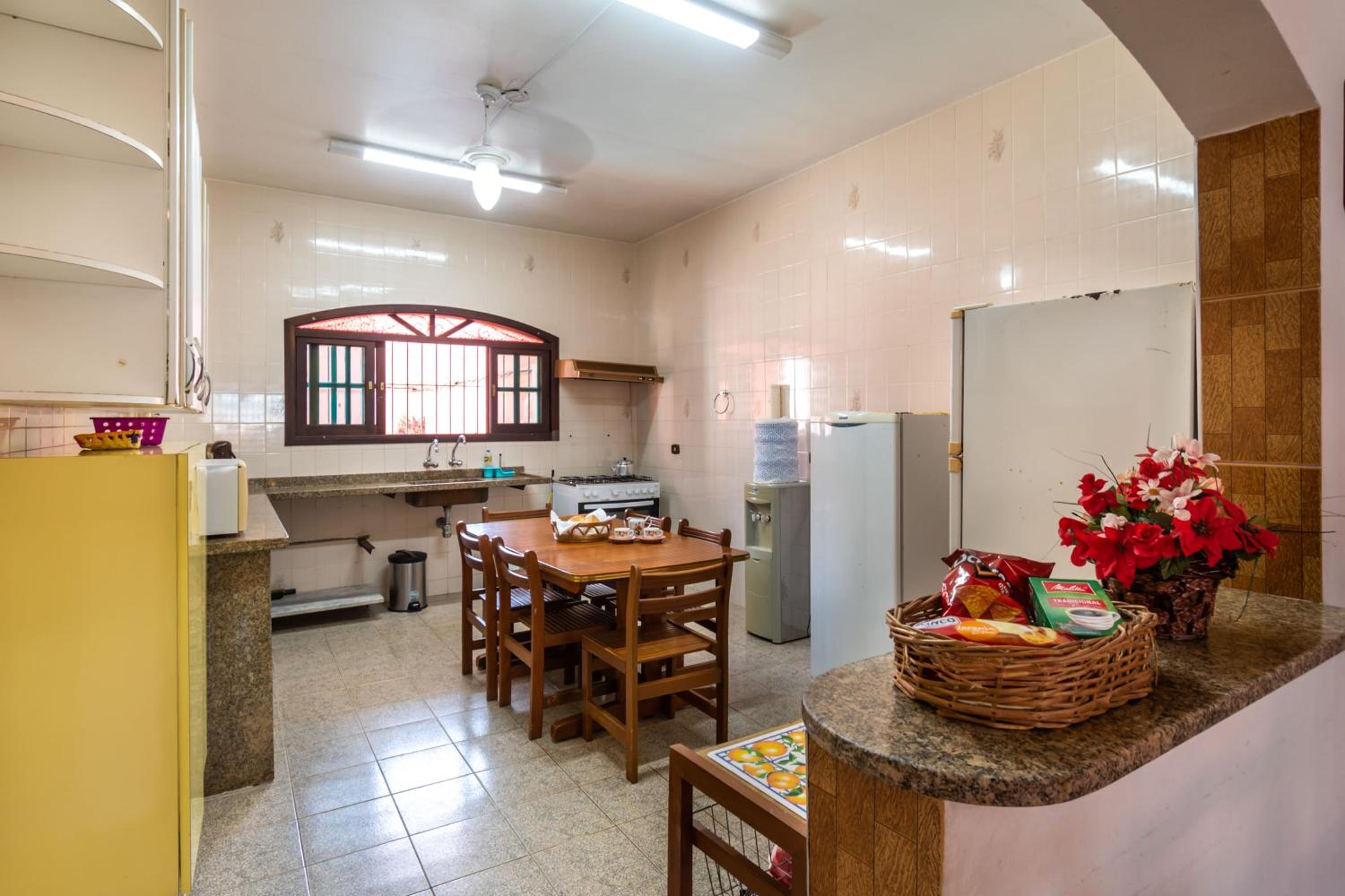 Itanhaém Casa ampla com piscina e churrasqueira a 300m da praia