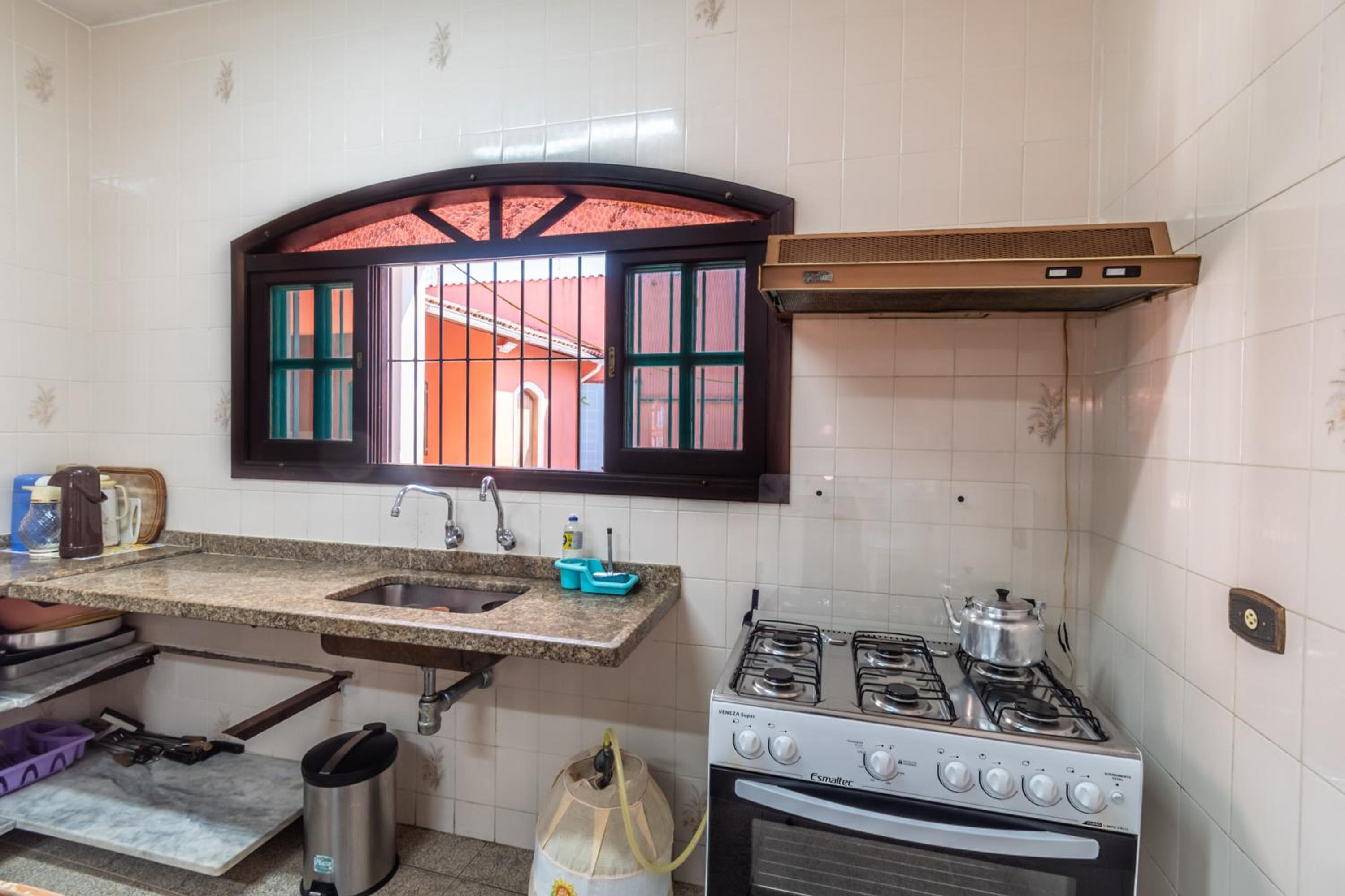 Itanhaém Casa ampla com piscina e churrasqueira a 300m da praia