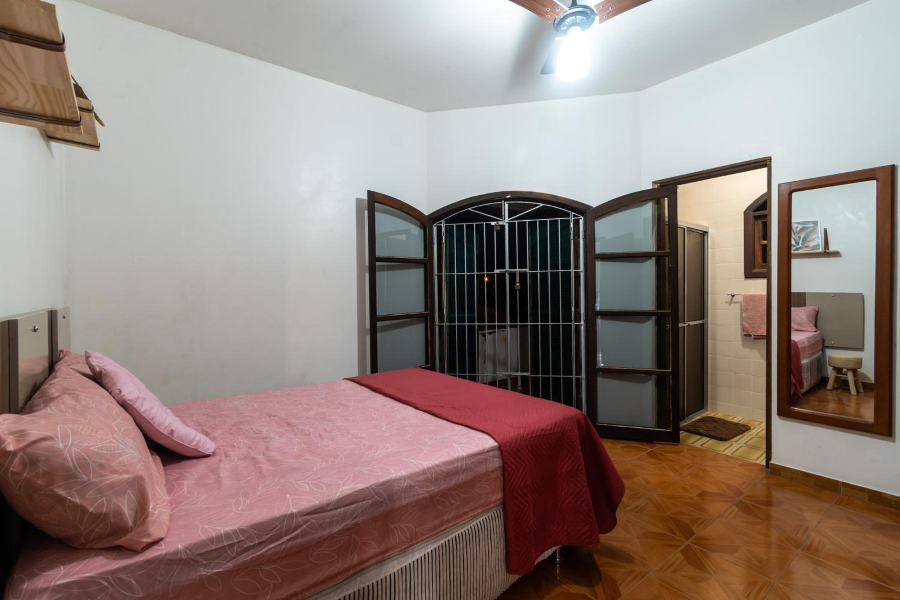 Itanhaém Casa ampla com piscina e churrasqueira a 300m da praia