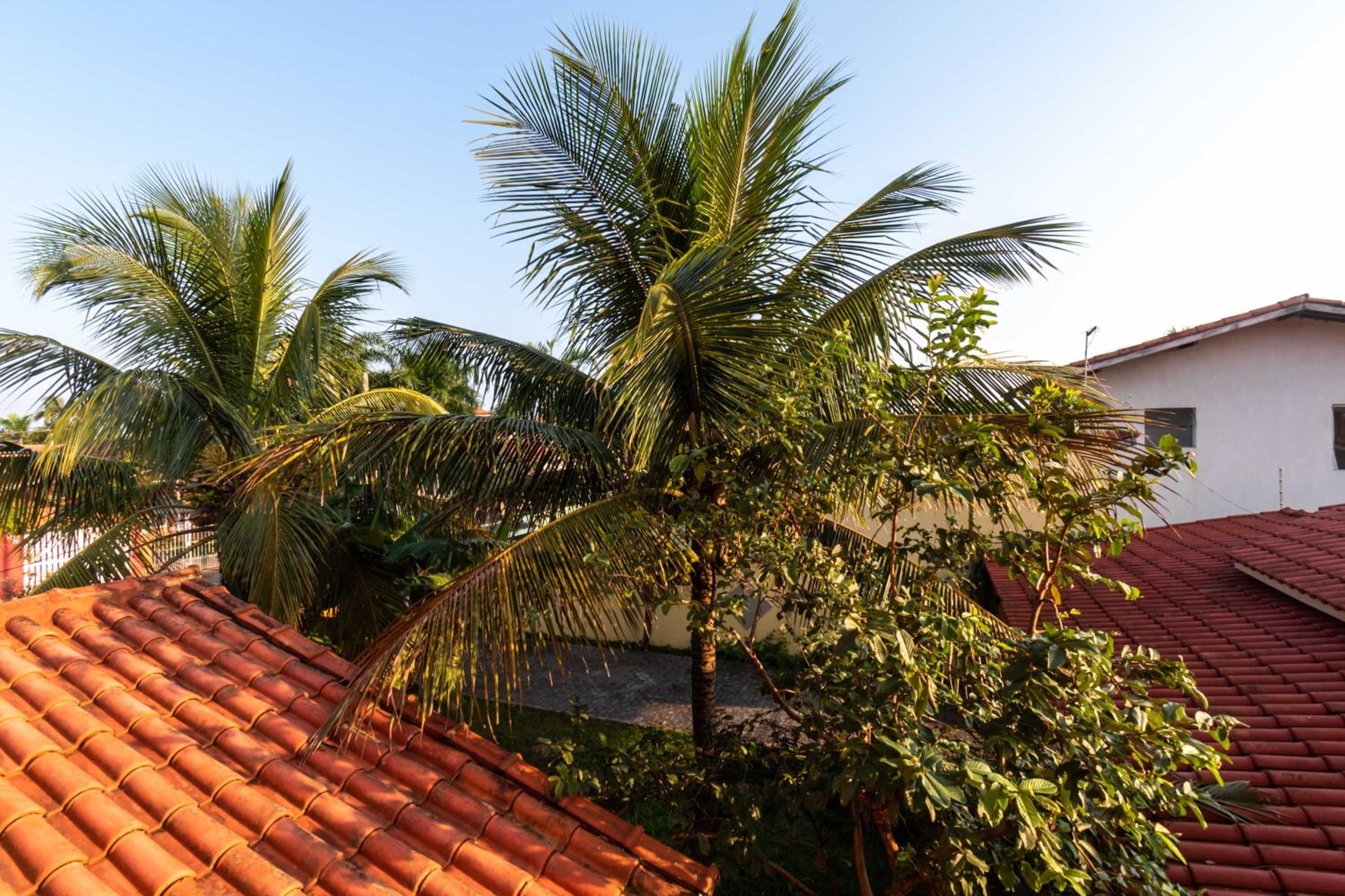 Itanhaém Casa ampla com piscina e churrasqueira a 300m da praia
