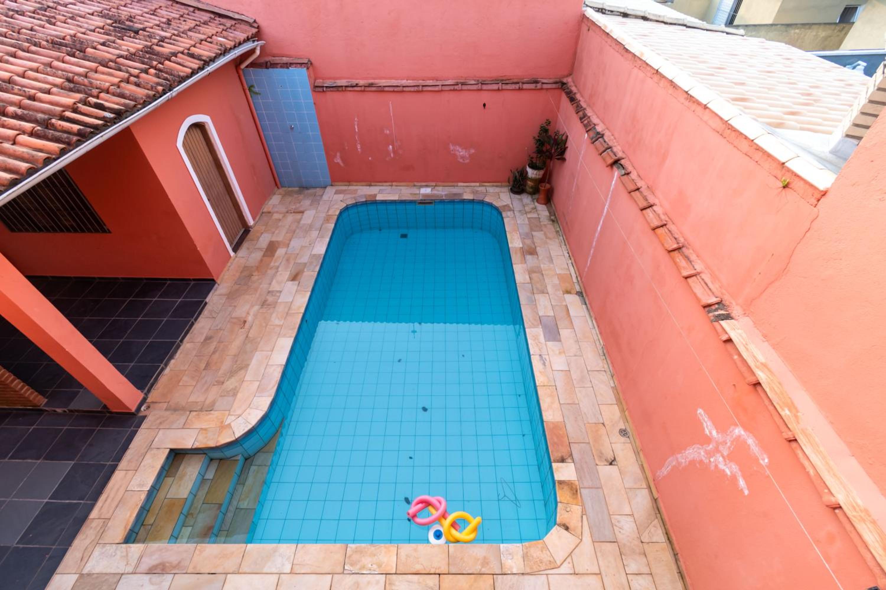 Itanhaém Casa ampla com piscina e churrasqueira a 300m da praia
