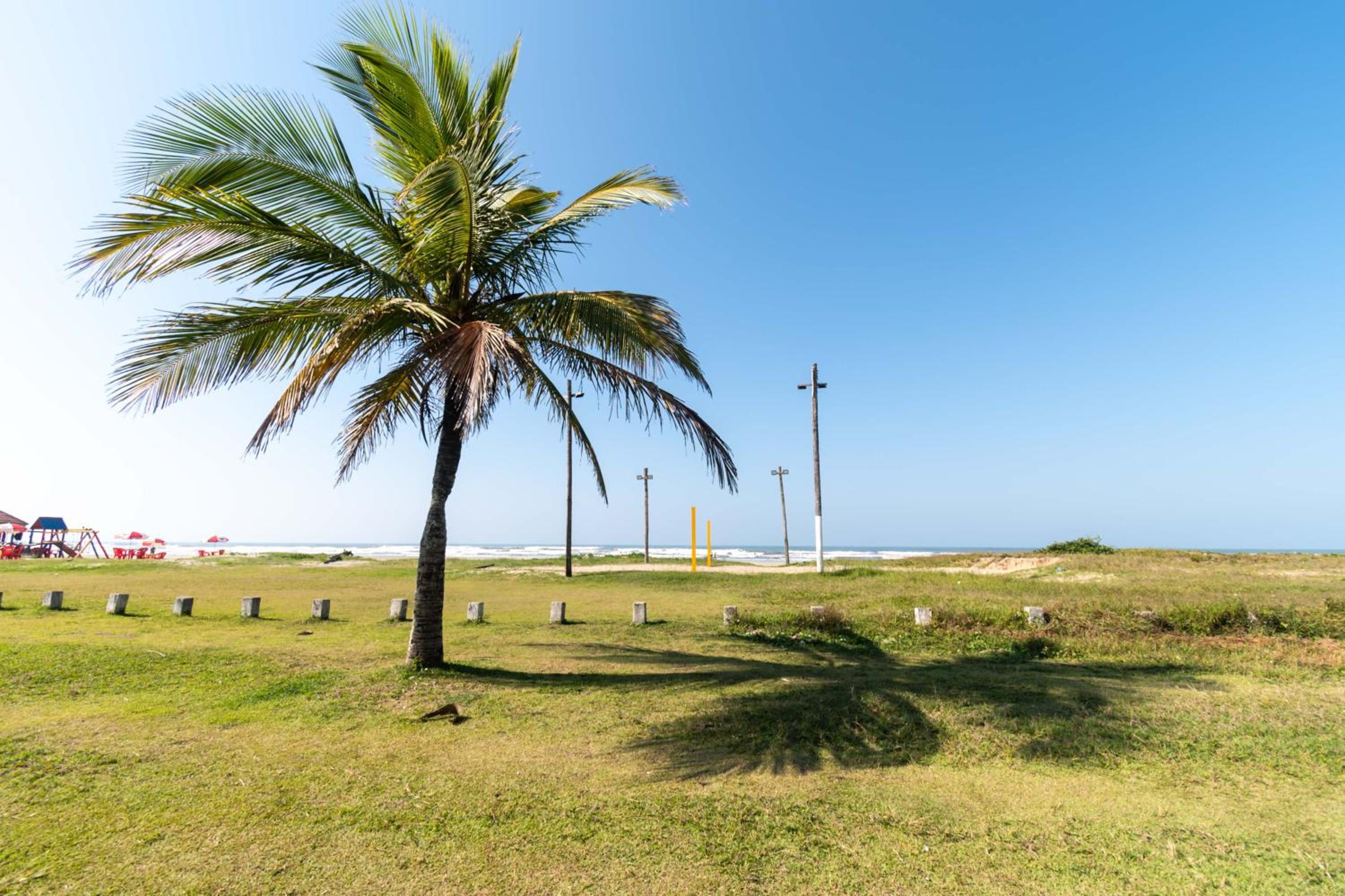 Itanhaém Casa ampla com piscina e churrasqueira a 300m da praia