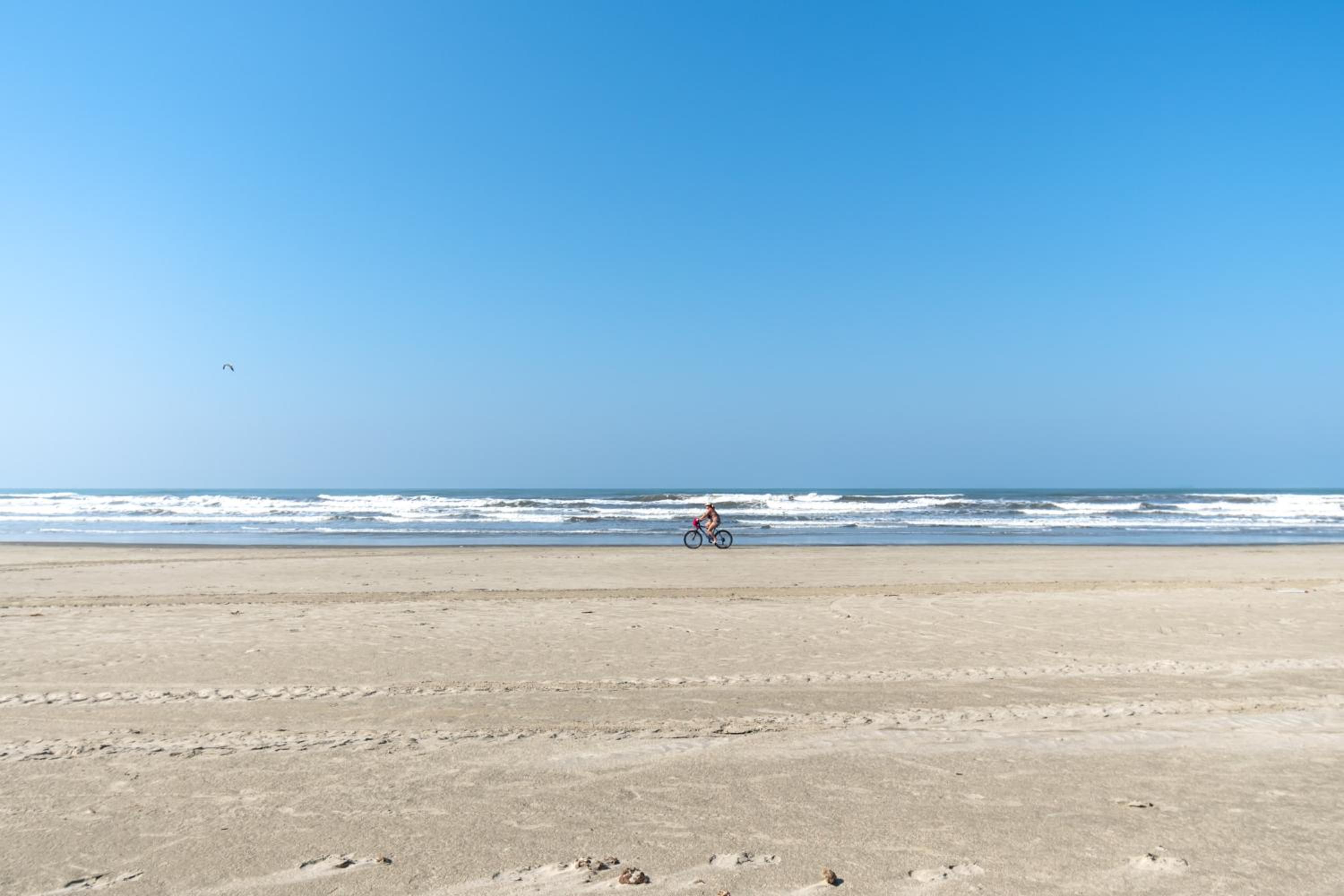 Itanhaém Casa ampla com piscina e churrasqueira a 300m da praia