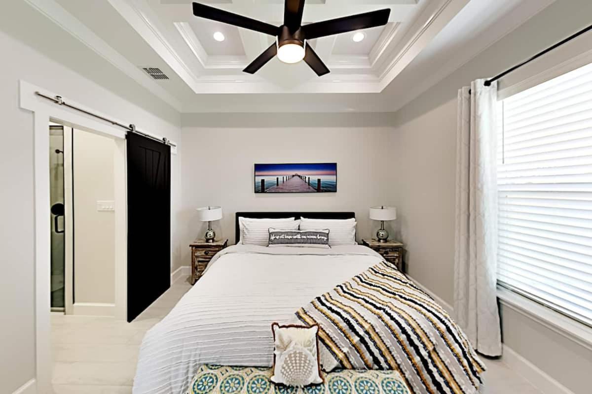 Luxurious Family-friendly Oasis with Laguna Views view 3