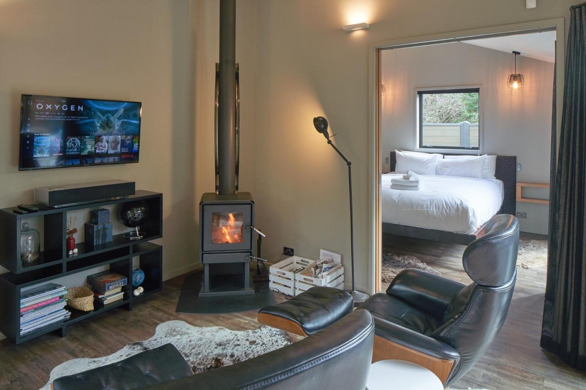 Designer Cabin - Lake Tekapo view 4