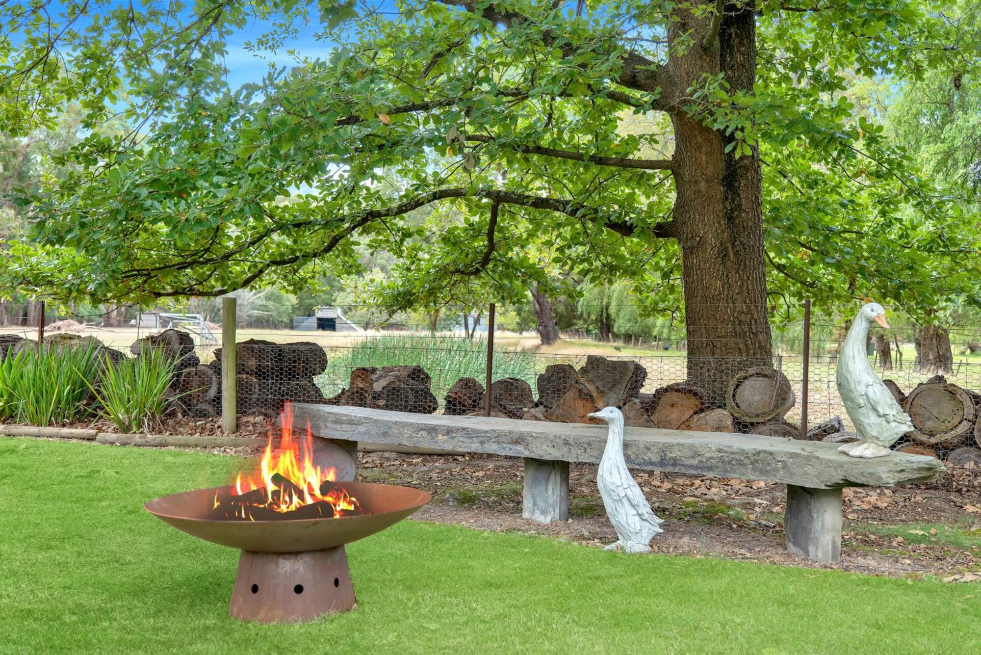 Wotama, Macedon B and B, Honour Ave, Mount Macedon view 3
