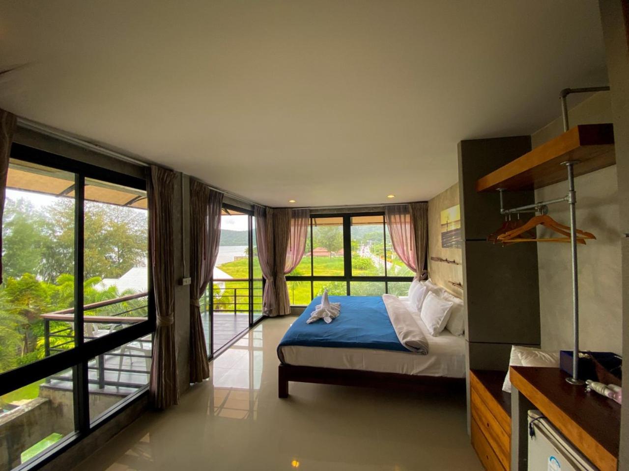 Windy Seaview Resort