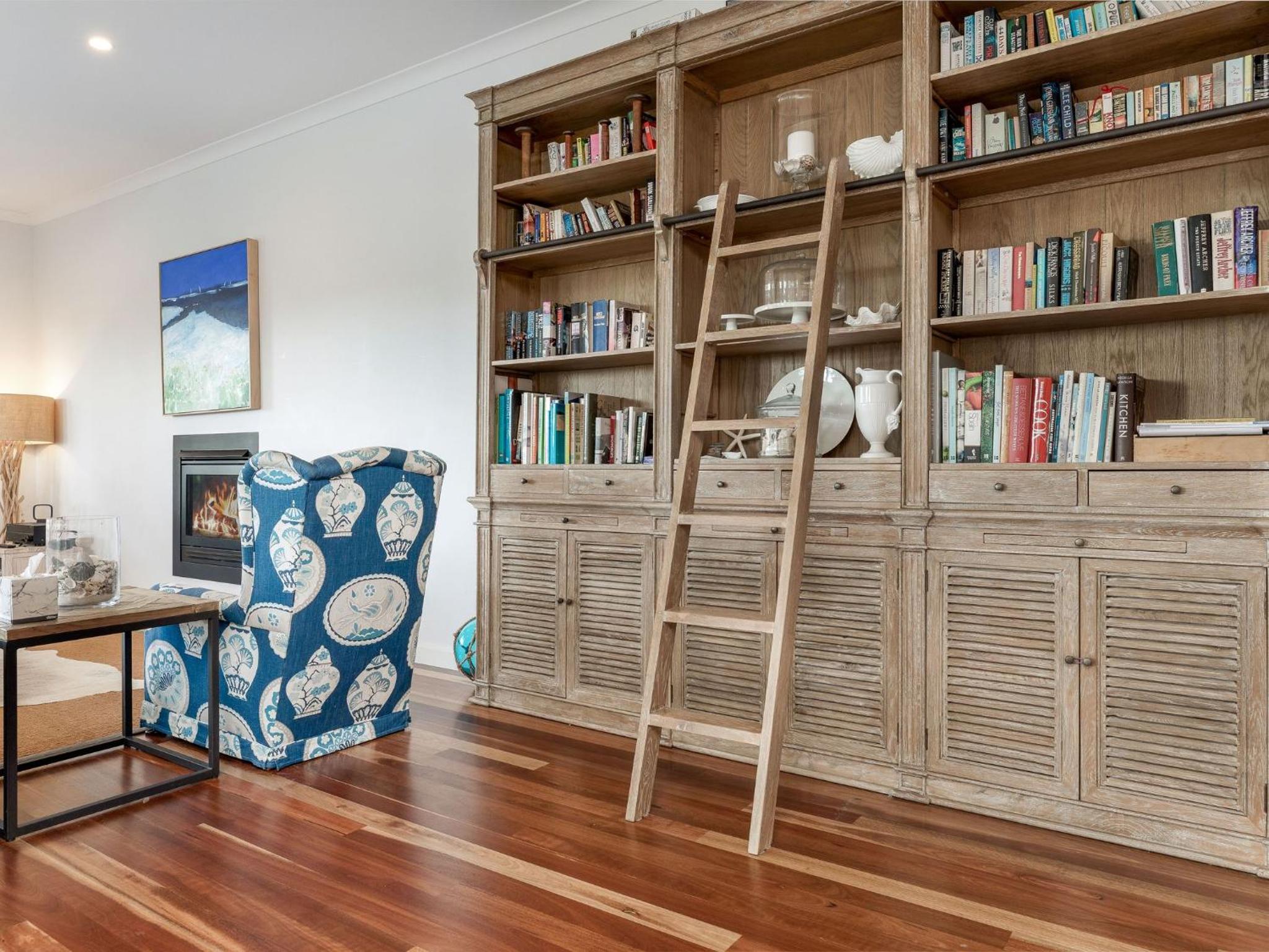 Sea Breeze - walking distance to Orion Beach