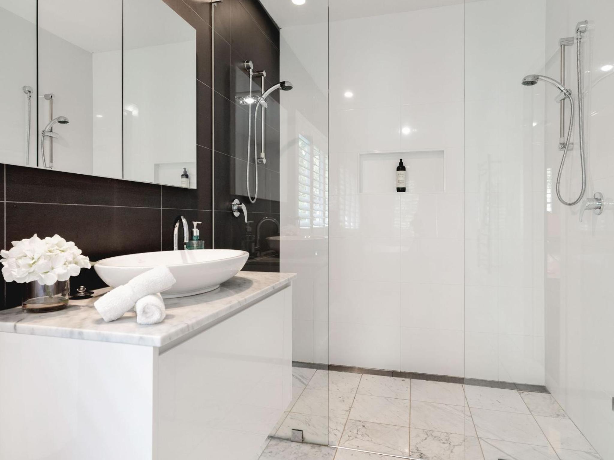 Sea Breeze - walking distance to Orion Beach