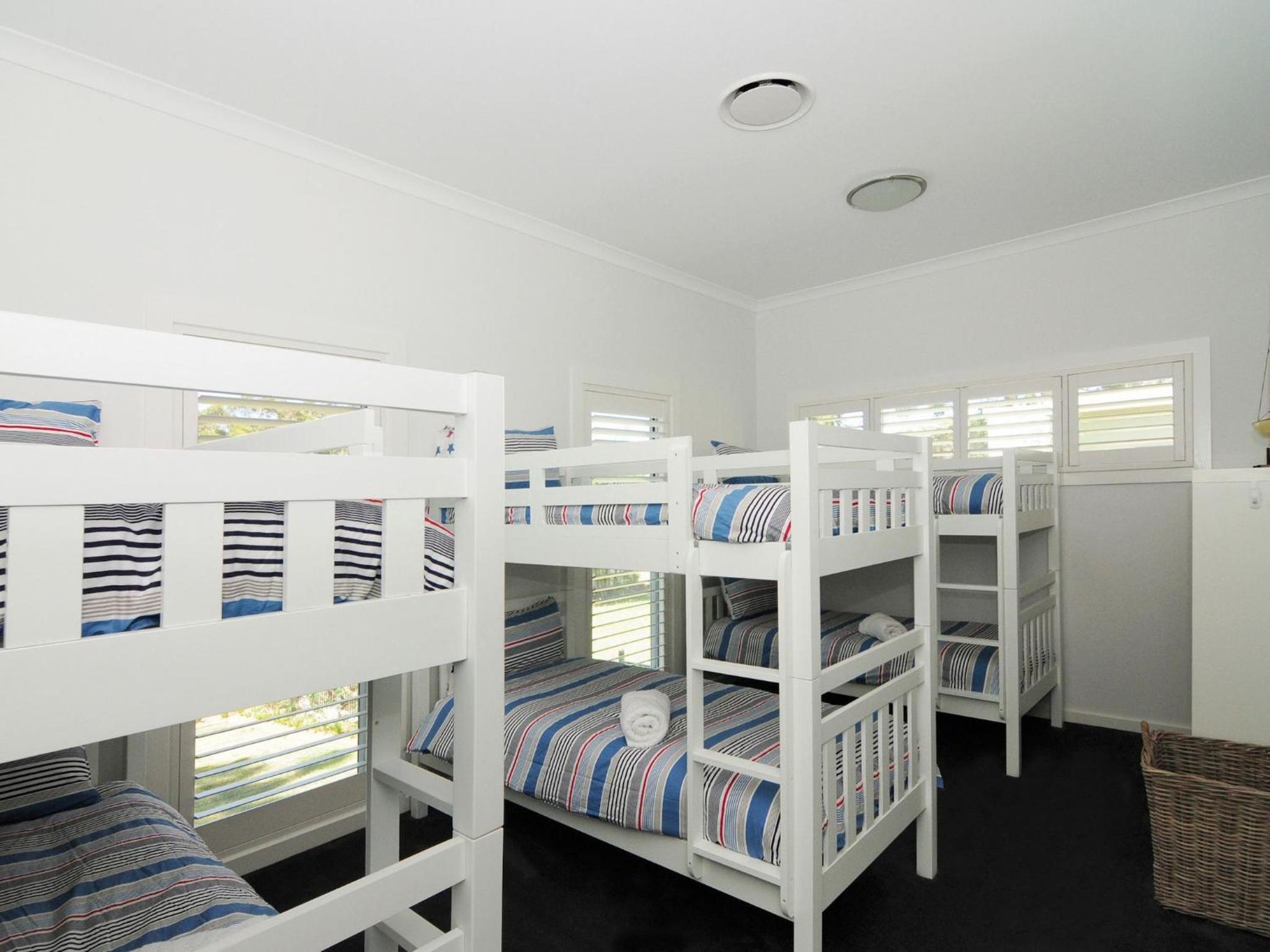 Sea Breeze - walking distance to Orion Beach