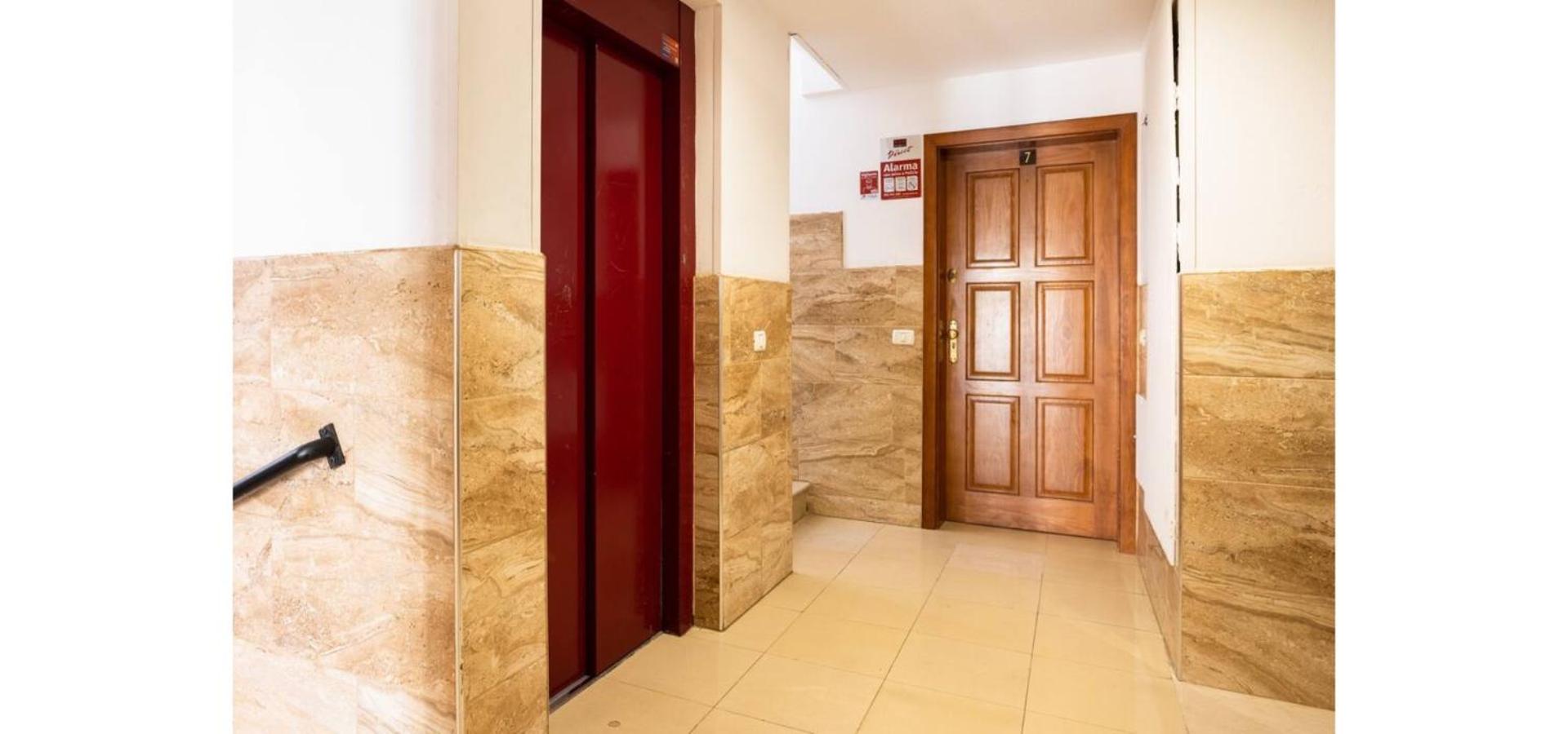 Casa Krisma, Fabulous Modern Spacious 2 bedrooms apartment, Remote Work, Fast WIFI, Parking and AC view 4