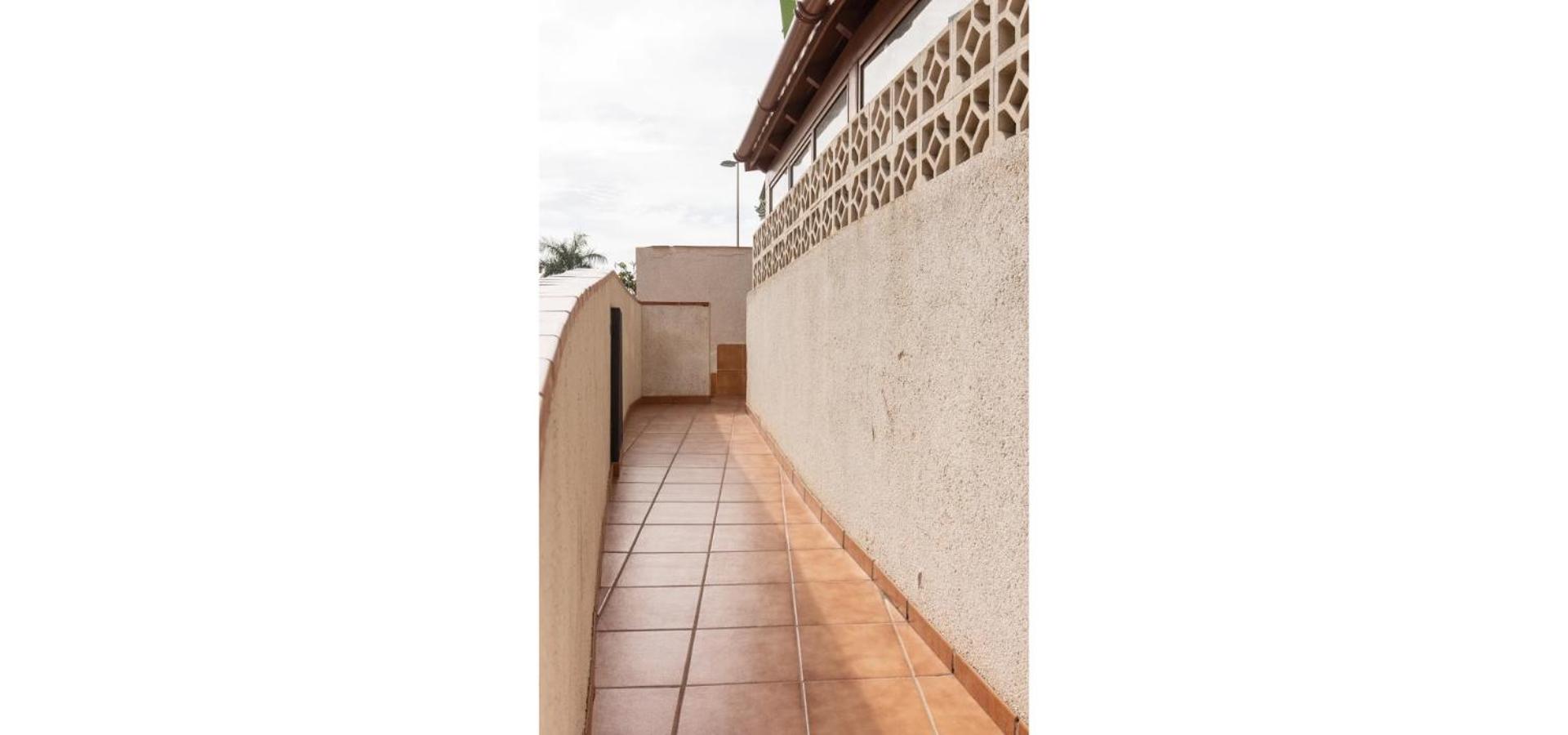 Casa Krisma, Fabulous Modern Spacious 2 bedrooms apartment, Remote Work, Fast WIFI, Parking and AC view 3