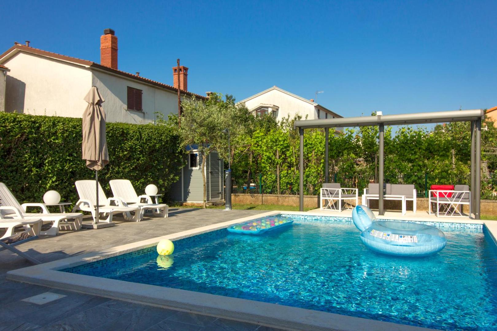 Lovely holiday home Pjacal II with pool in Pula view 4