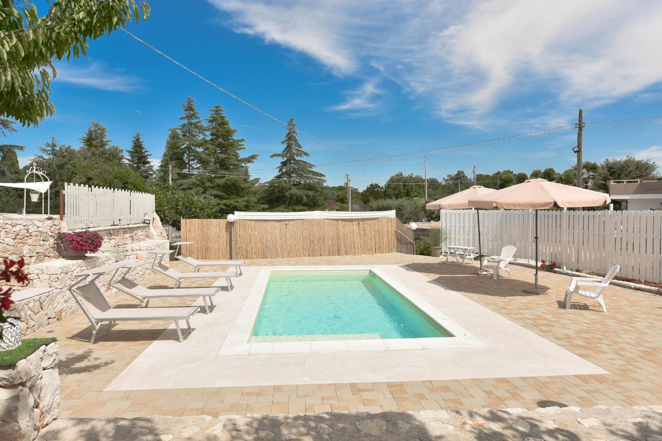 Trulli Colebè con Piscina view 2
