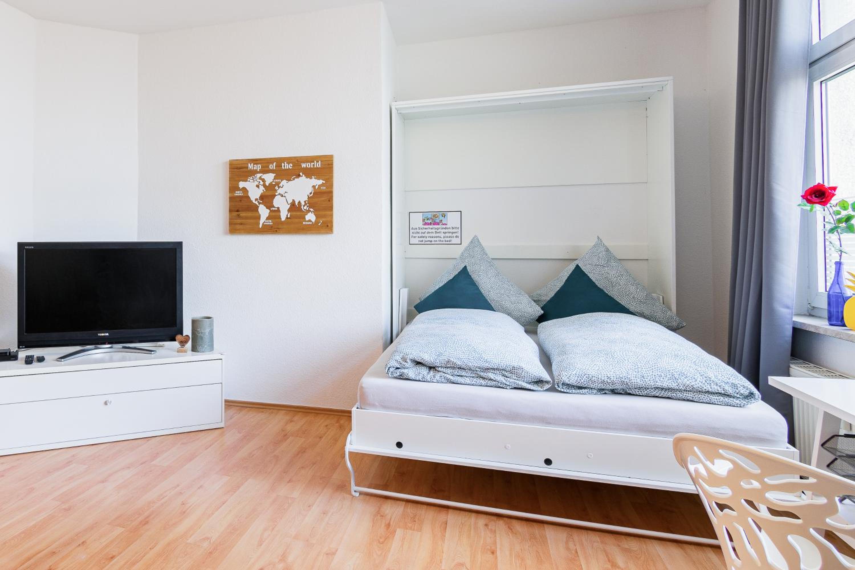 Helle Wohnung in TOP-Lage, Hasselbachplatz - Altstadt, W-LAN, 4 Schlafplätze