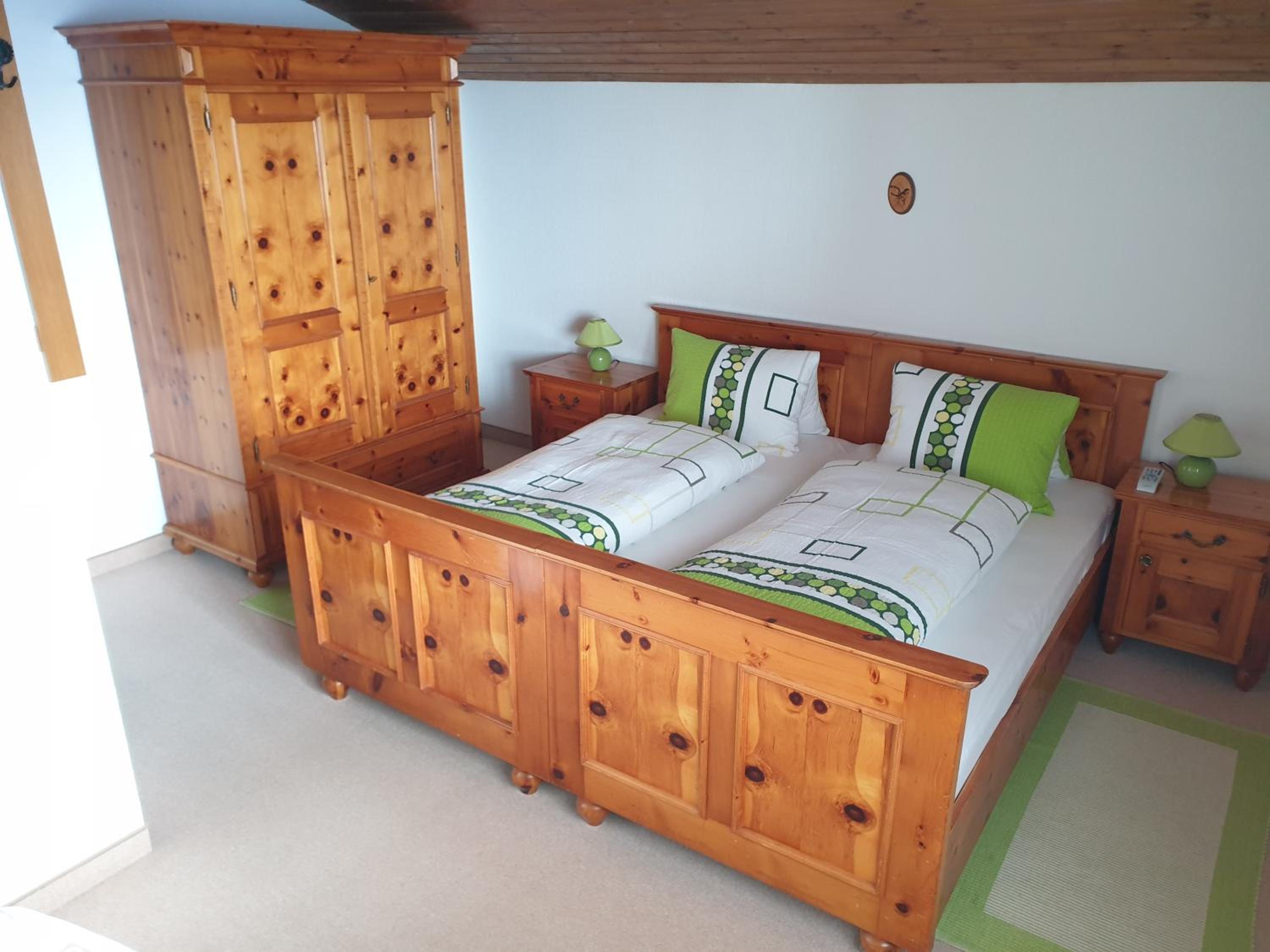 Ferienhaus Alpenblick, ganzes Ferienhaus, 5 Zi, 4 Bäder, gratis Parkplatz, Sonnenterrasse