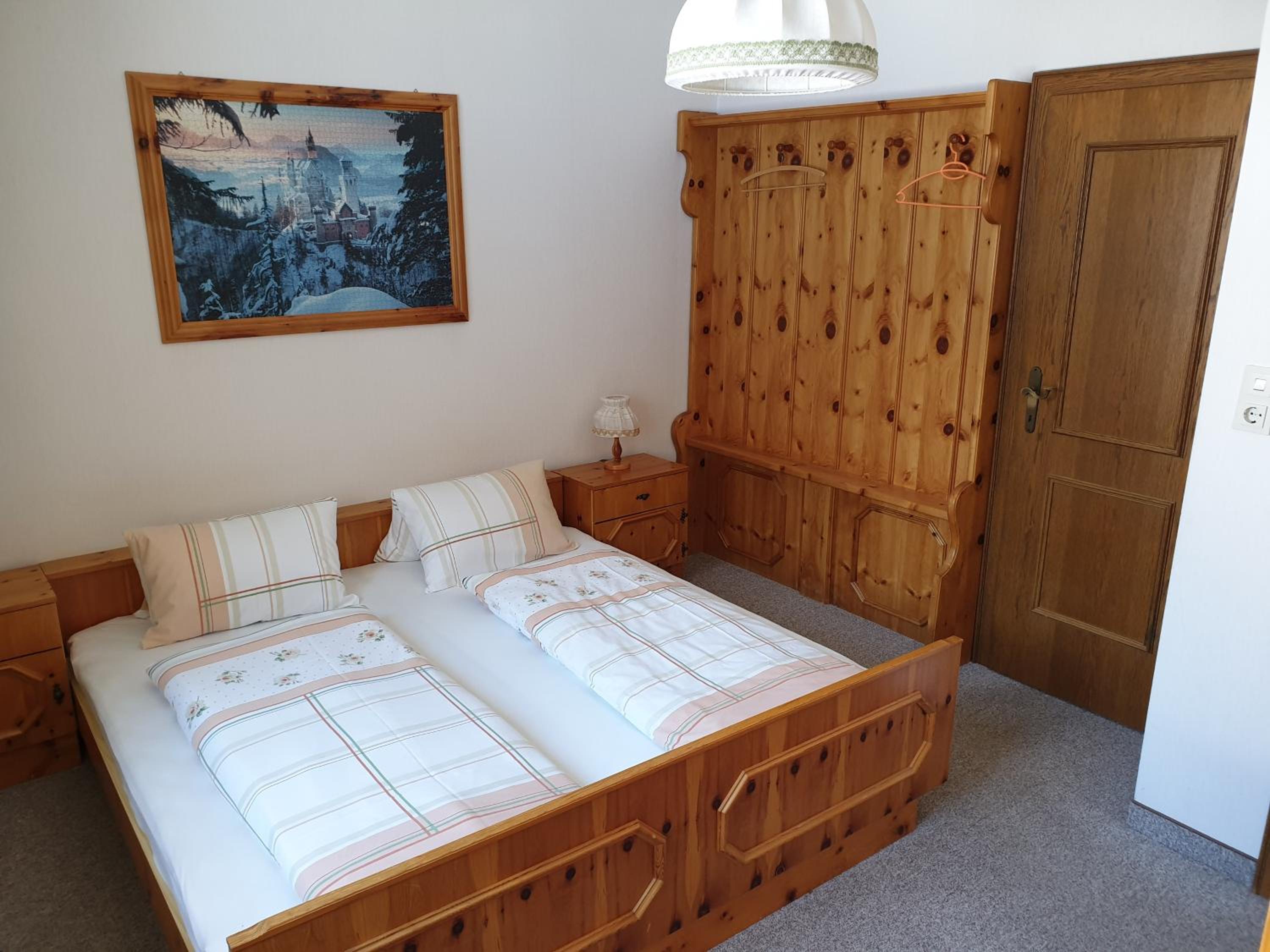 Ferienhaus Alpenblick, ganzes Ferienhaus, 5 Zi, 4 Bäder, gratis Parkplatz, Sonnenterrasse