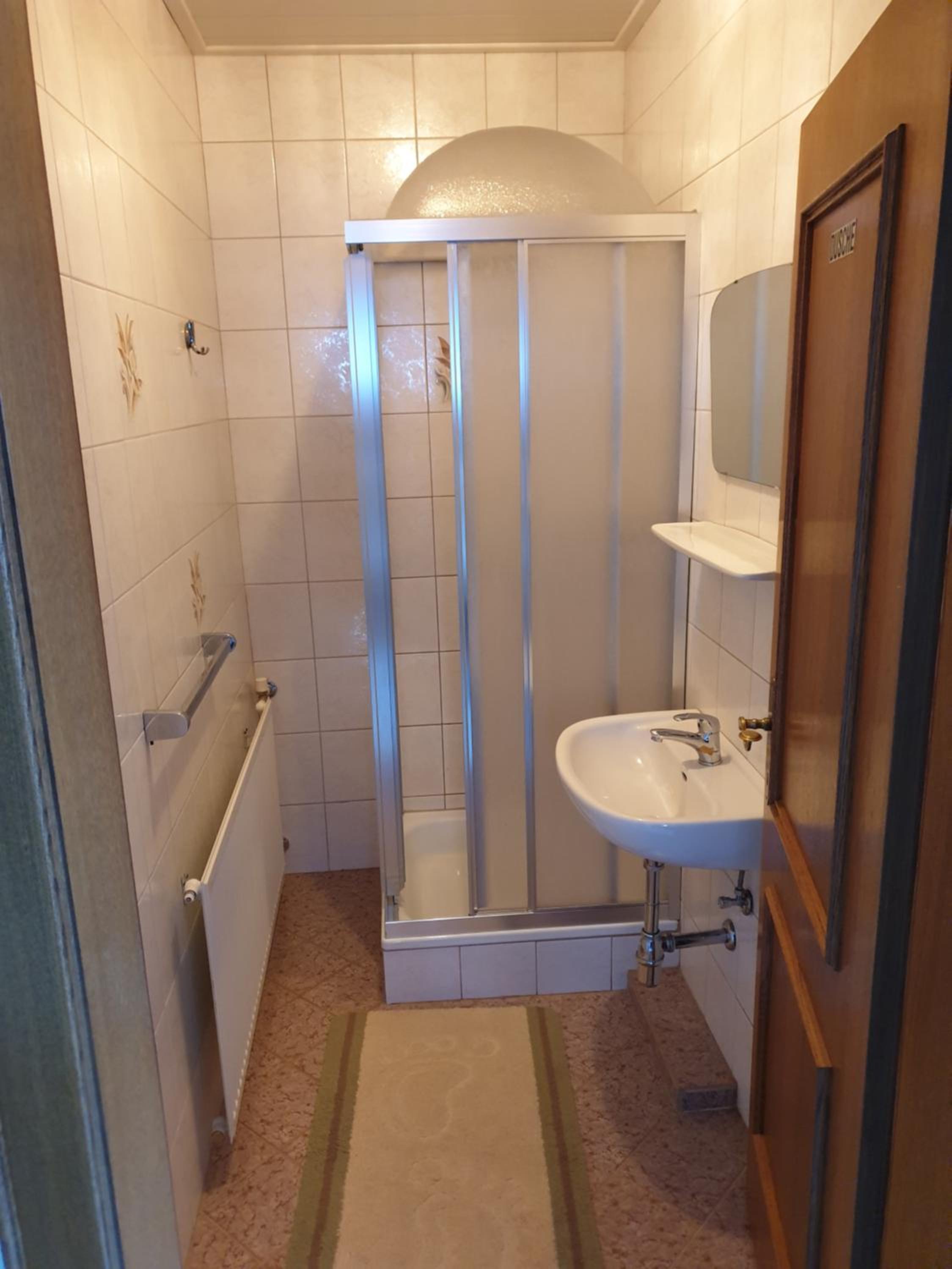 Ferienhaus Alpenblick, ganzes Ferienhaus, 5 Zi, 4 Bäder, gratis Parkplatz, Sonnenterrasse