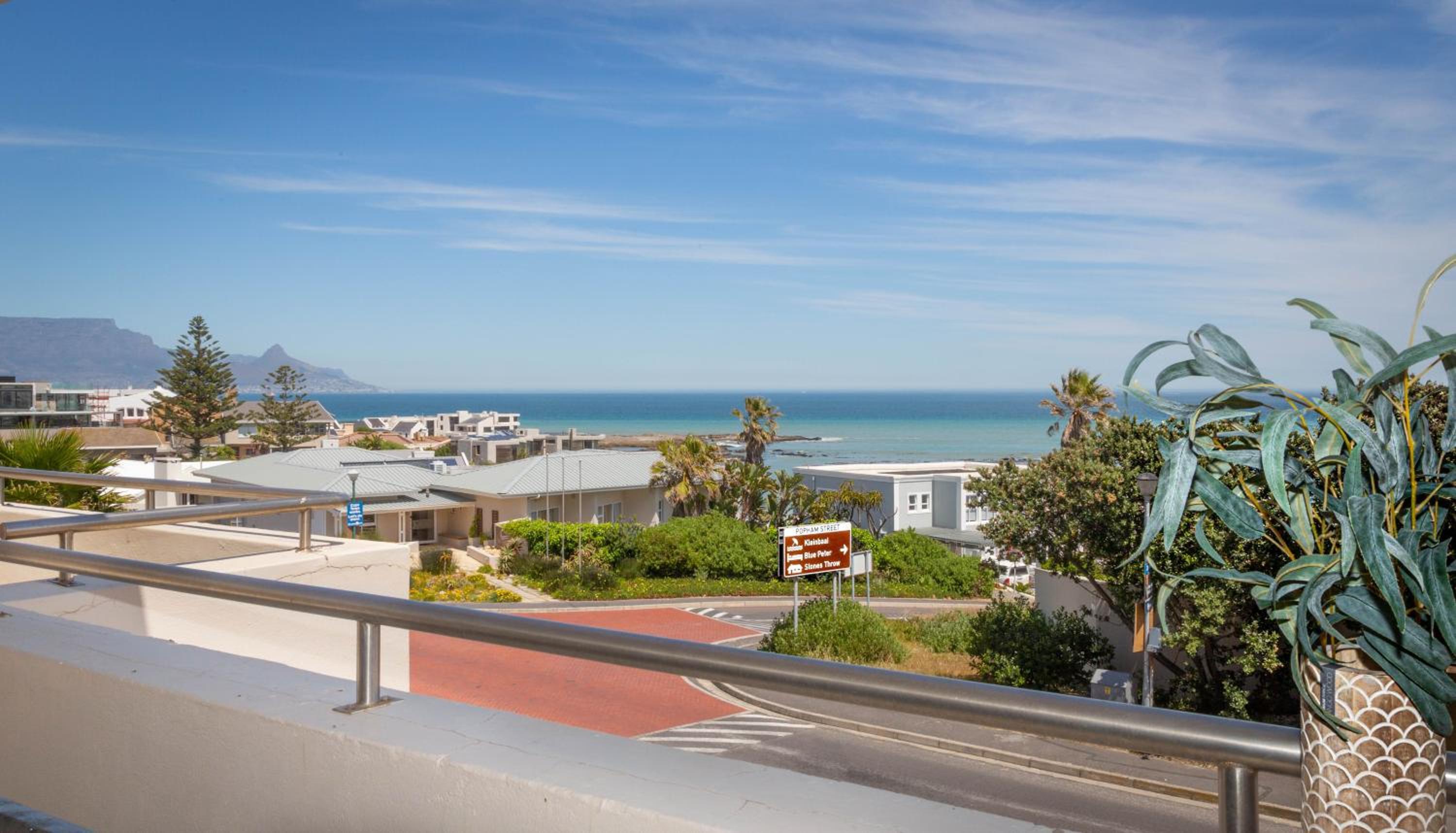5 bedroom Traditional Fisherman's old Gem w panoramic views, Bloubergstrand, Cape Town