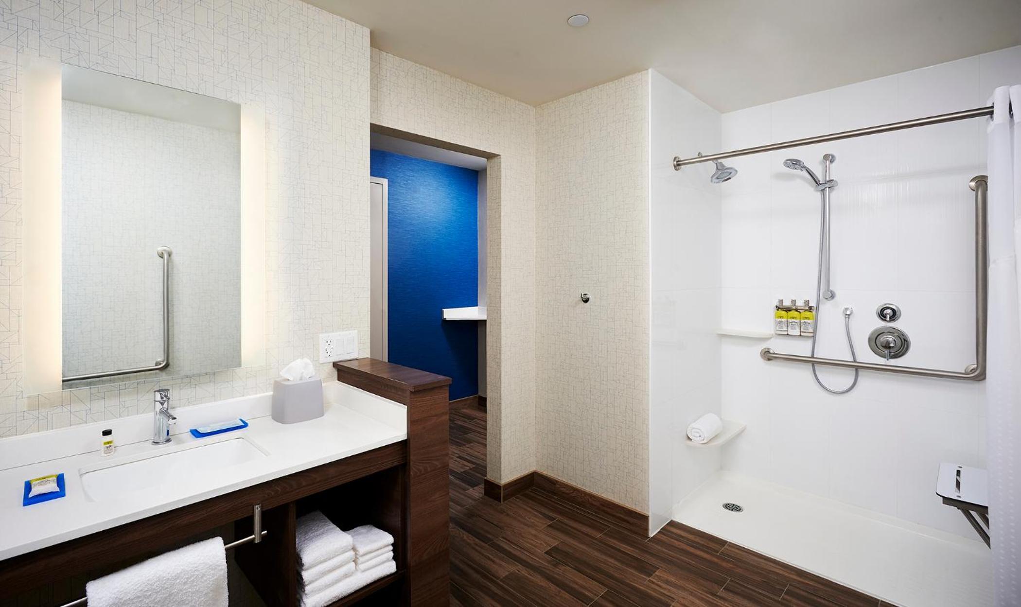 Sarnia Vacations - Holiday Inn Express - Sarnia - Point Edward, an IHG Hotel - Property Image 4