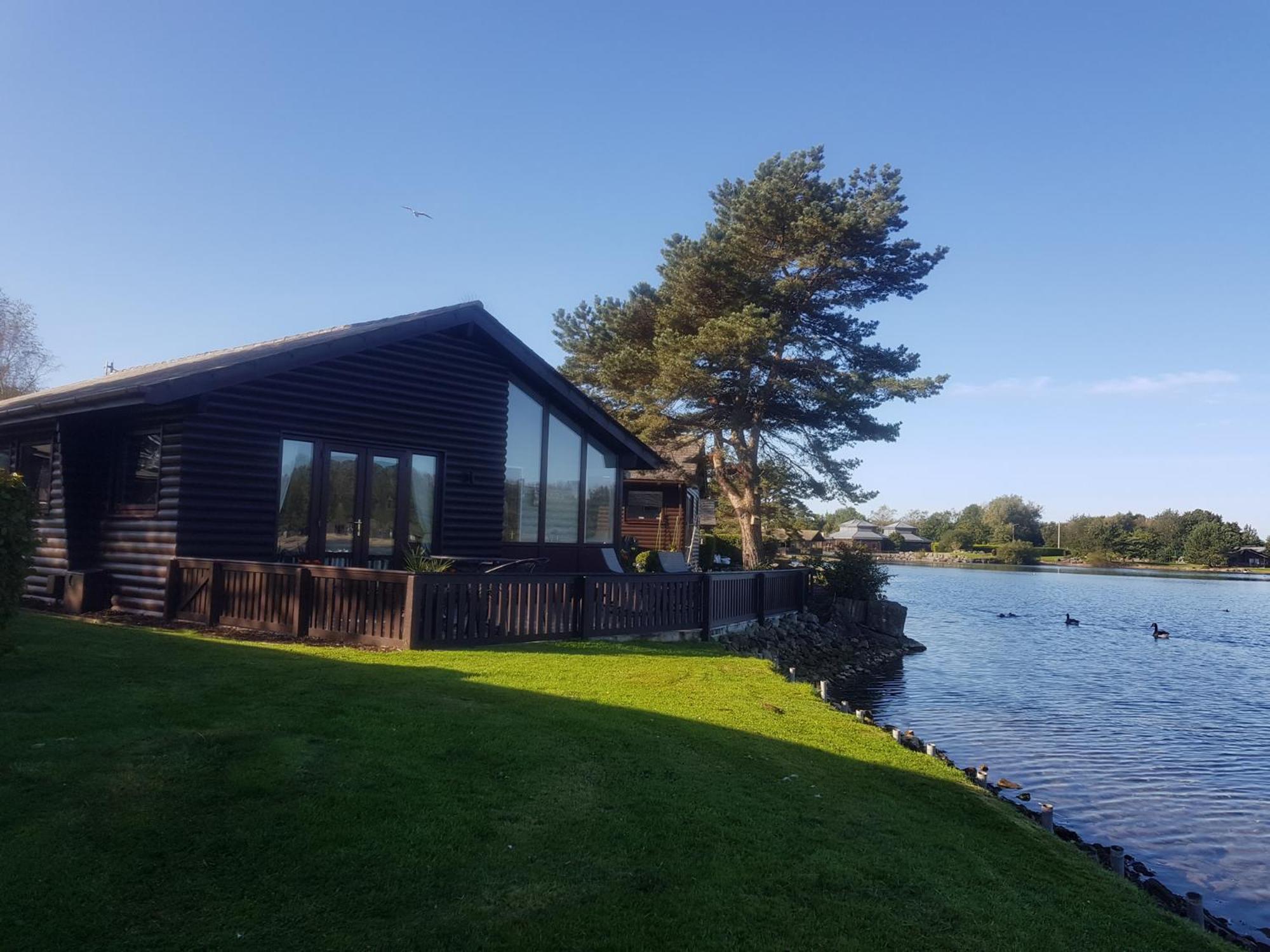 Keer Lodge a lakeshore haven Pine Lake Resort view 4