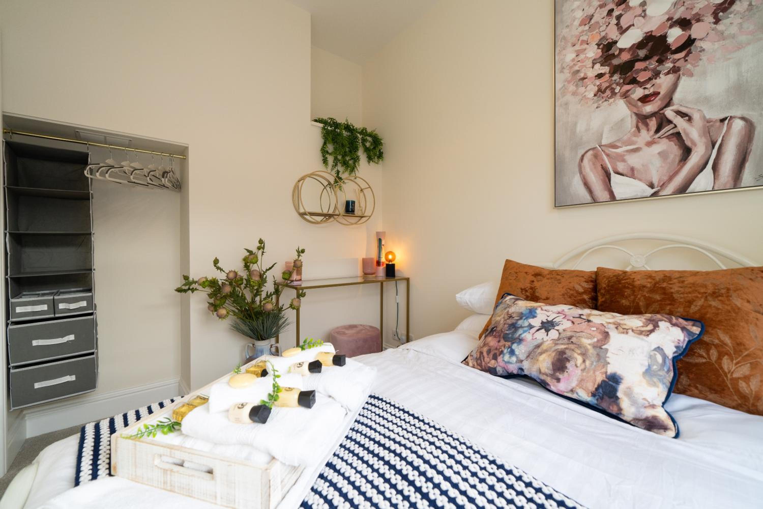 Royal Tunbridge Wells Vacations - The Regal Apartment - Property Image 11