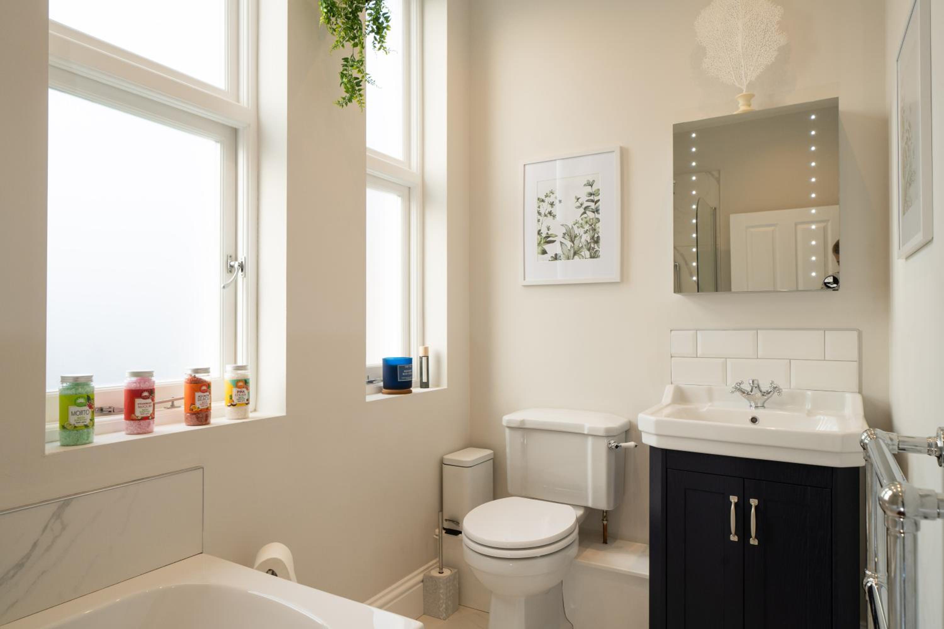 Royal Tunbridge Wells Vacations - The Regal Apartment - Property Image 3