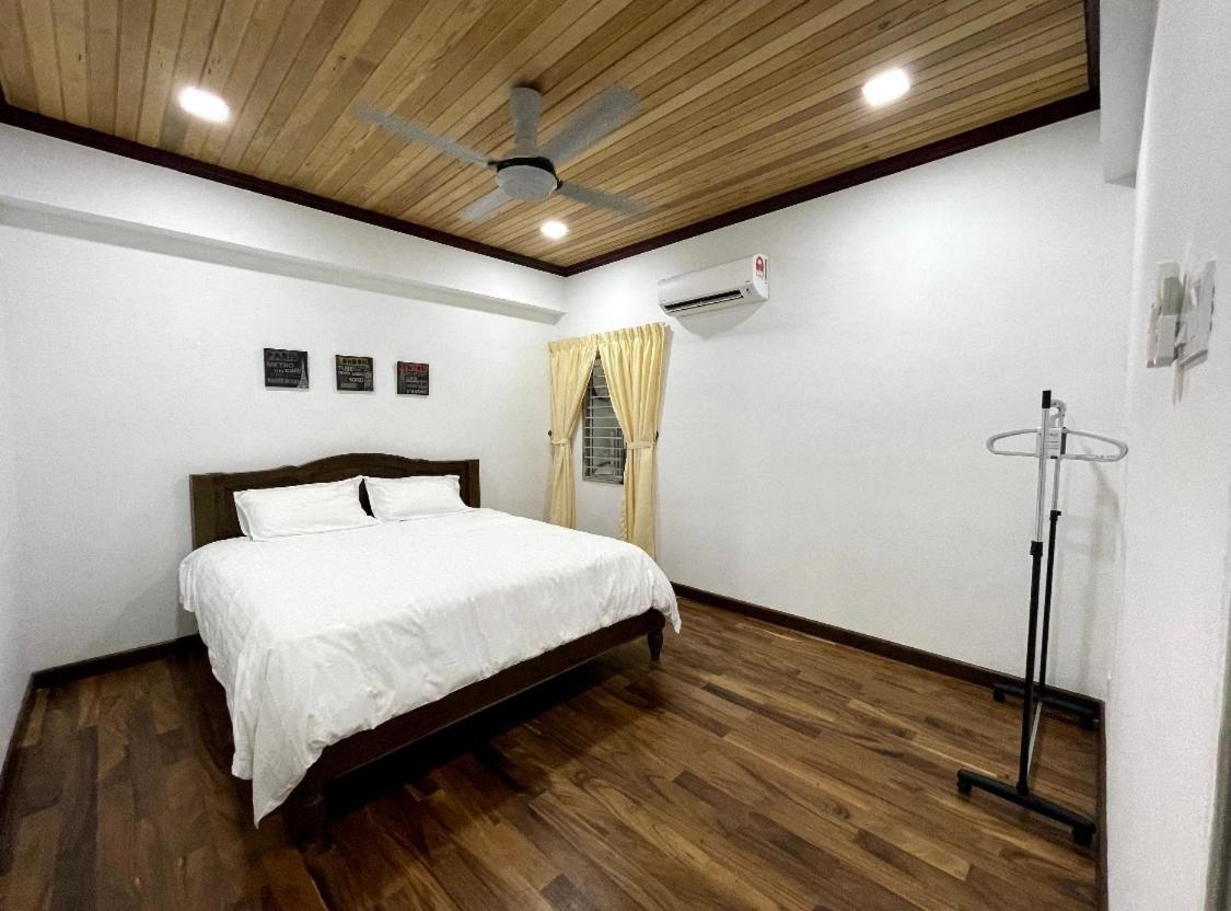 The Venus - Spacious Wooden TOP Floor Apartment photo 5