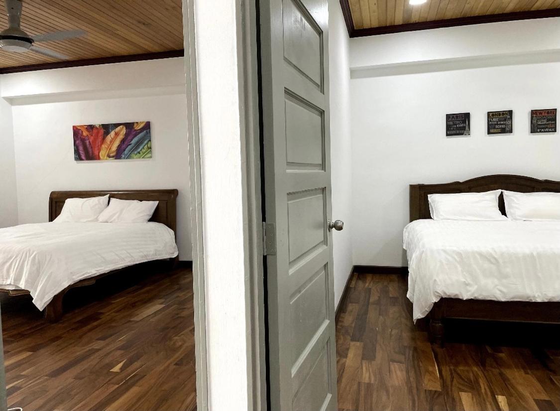 The Venus - Spacious Wooden TOP Floor Apartment photo 2