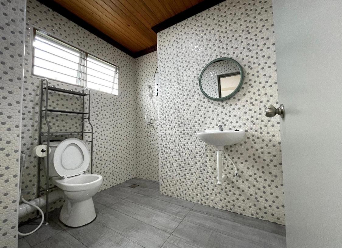 The Venus - Spacious Wooden TOP Floor Apartment photo 6