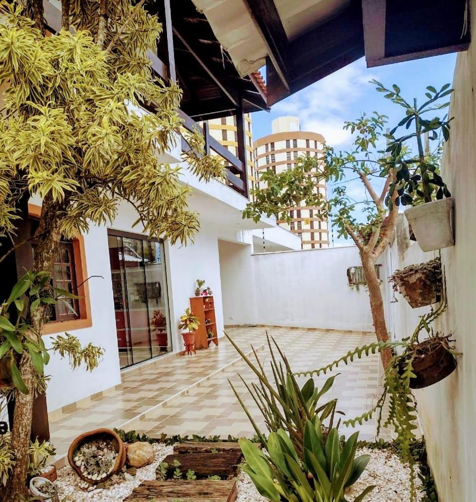 Casa a 150 m da Praia Martins de Sá