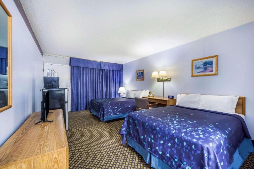 North Platte Vacations - Hospitality Inn - Property Image 3