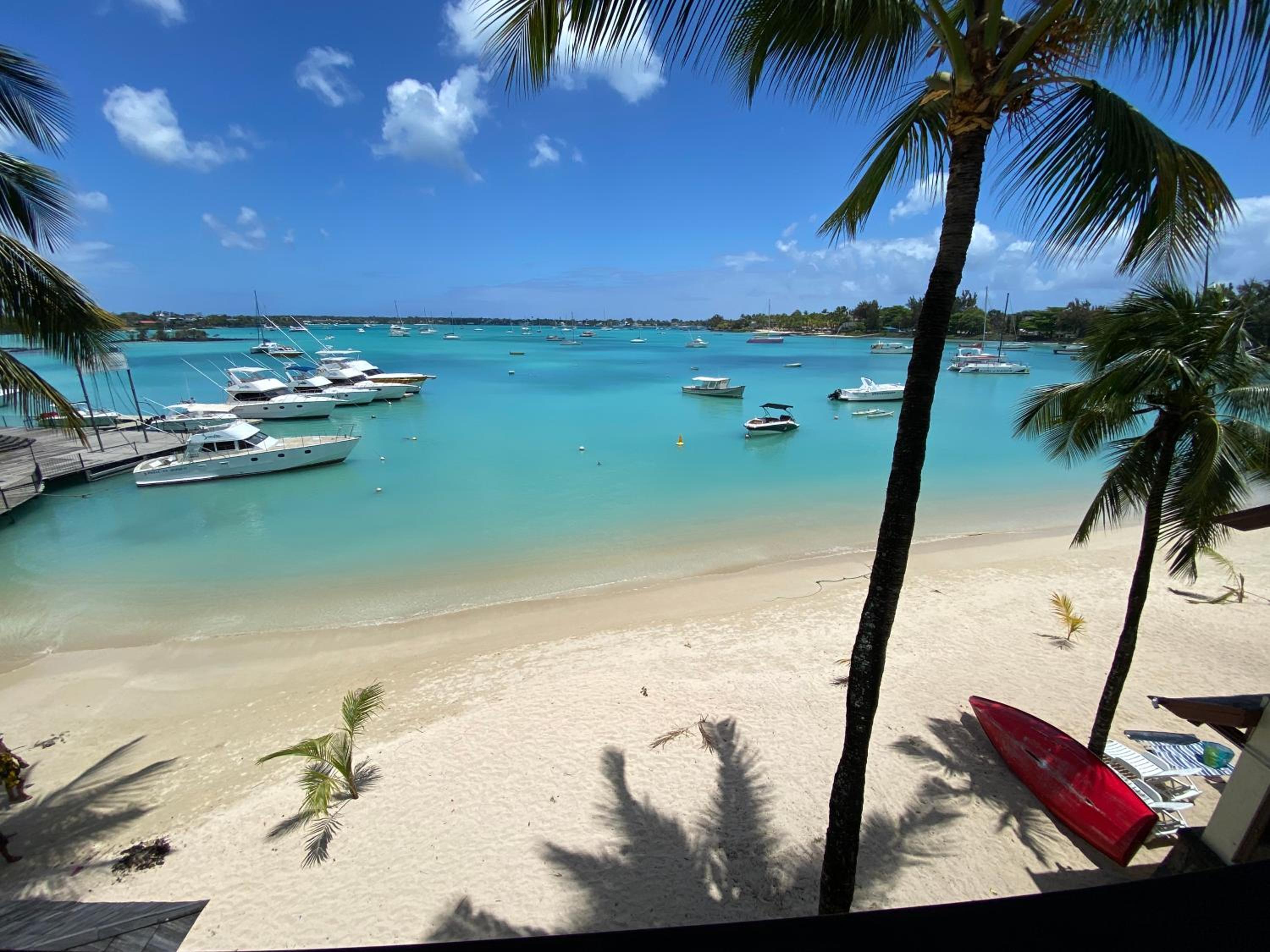 Grand Baie Seaview Penthouse-direct on beach view 4