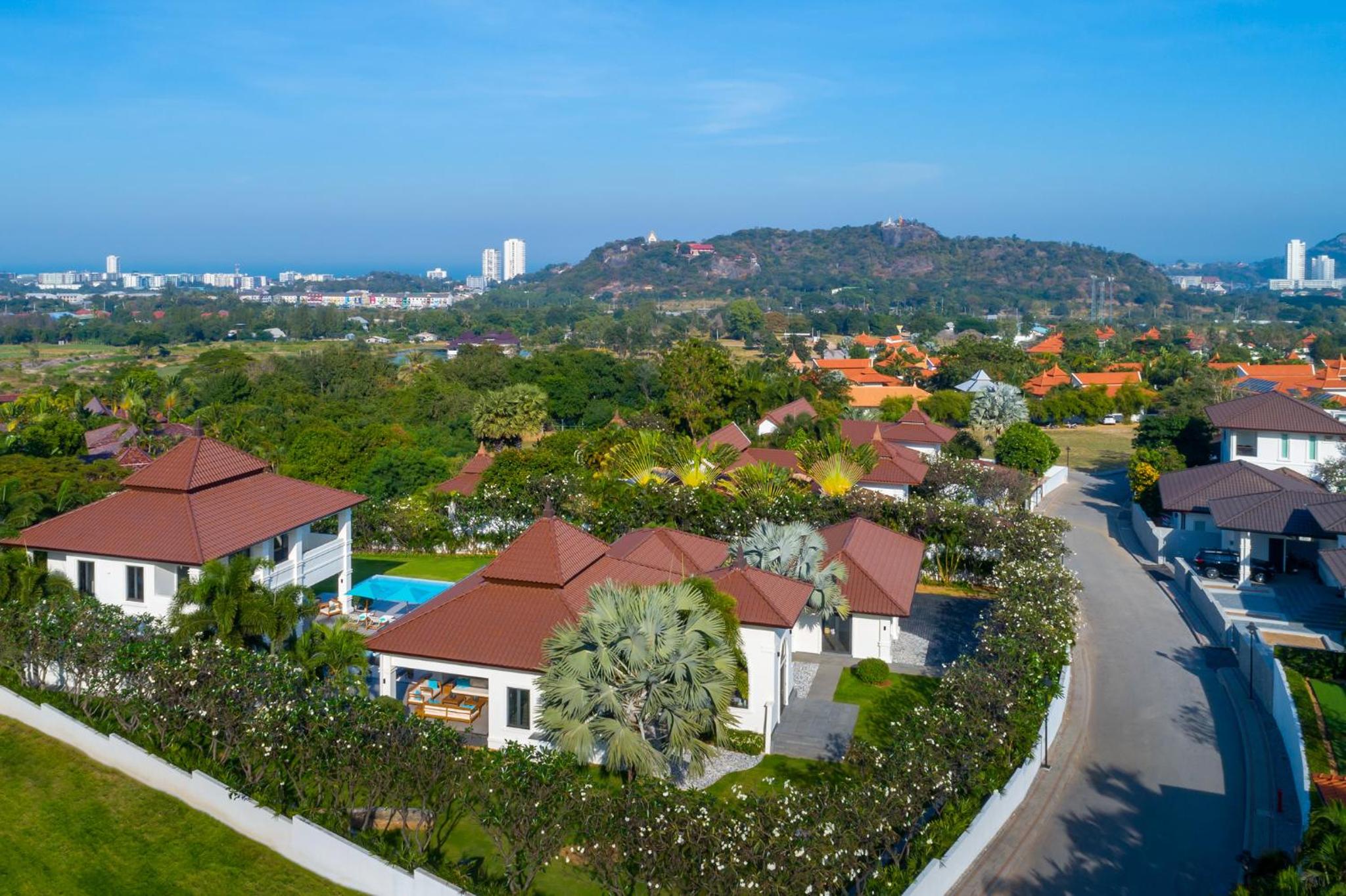 Luxury 5 Bedroom Pool Villa B11B view 3