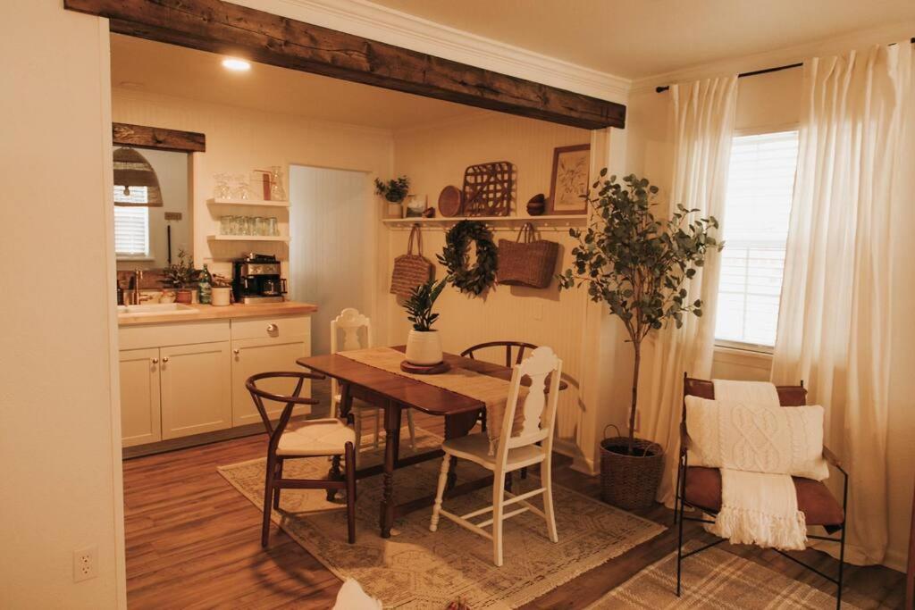 The Woodlawn Guest Cottage view 5