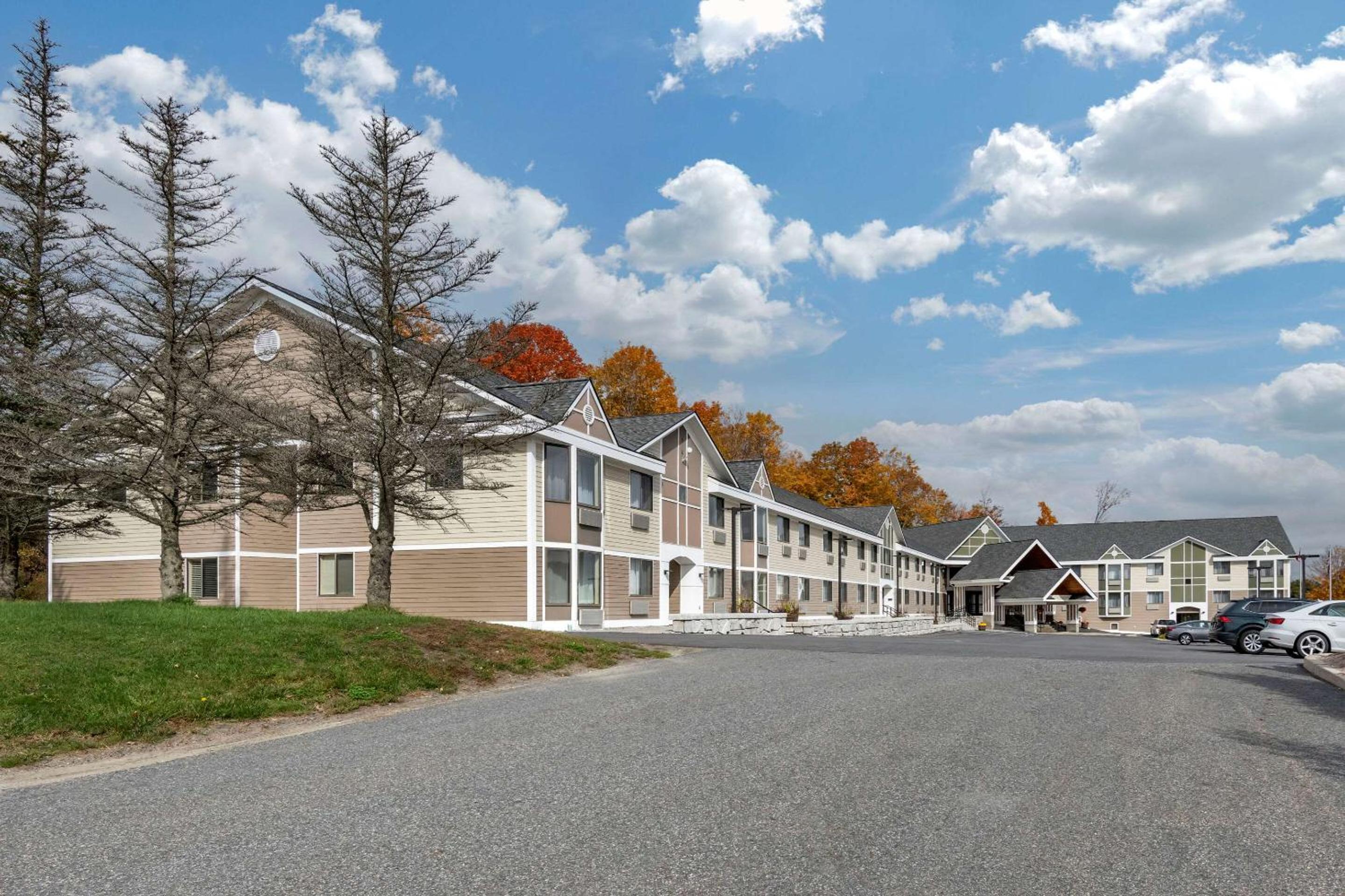 Hotel Comfort Inn & Suites Montpelier-Berlin - Image 1