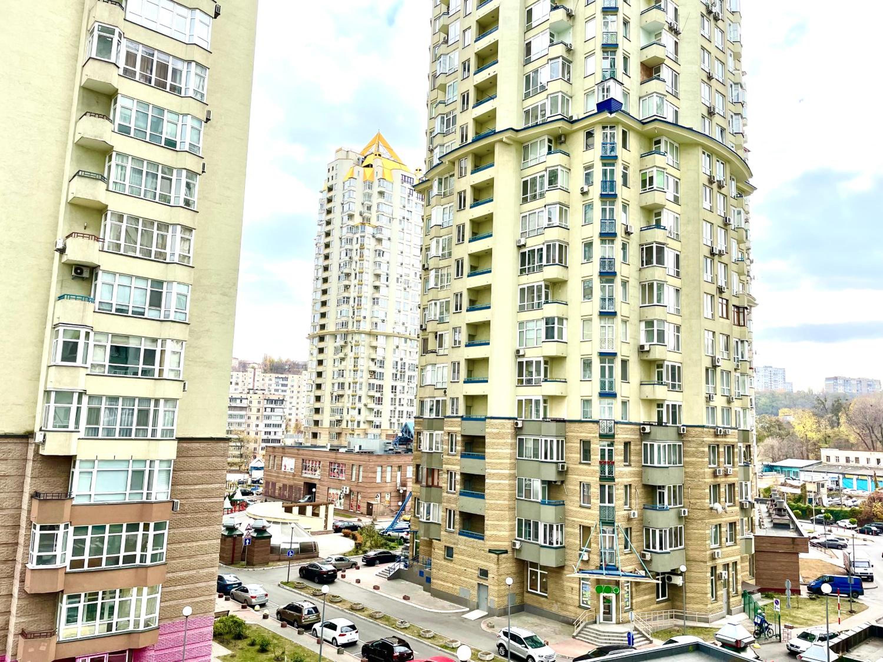 NAVIT luxury apartments with breakfast near the railway station, the city center and the park view 2