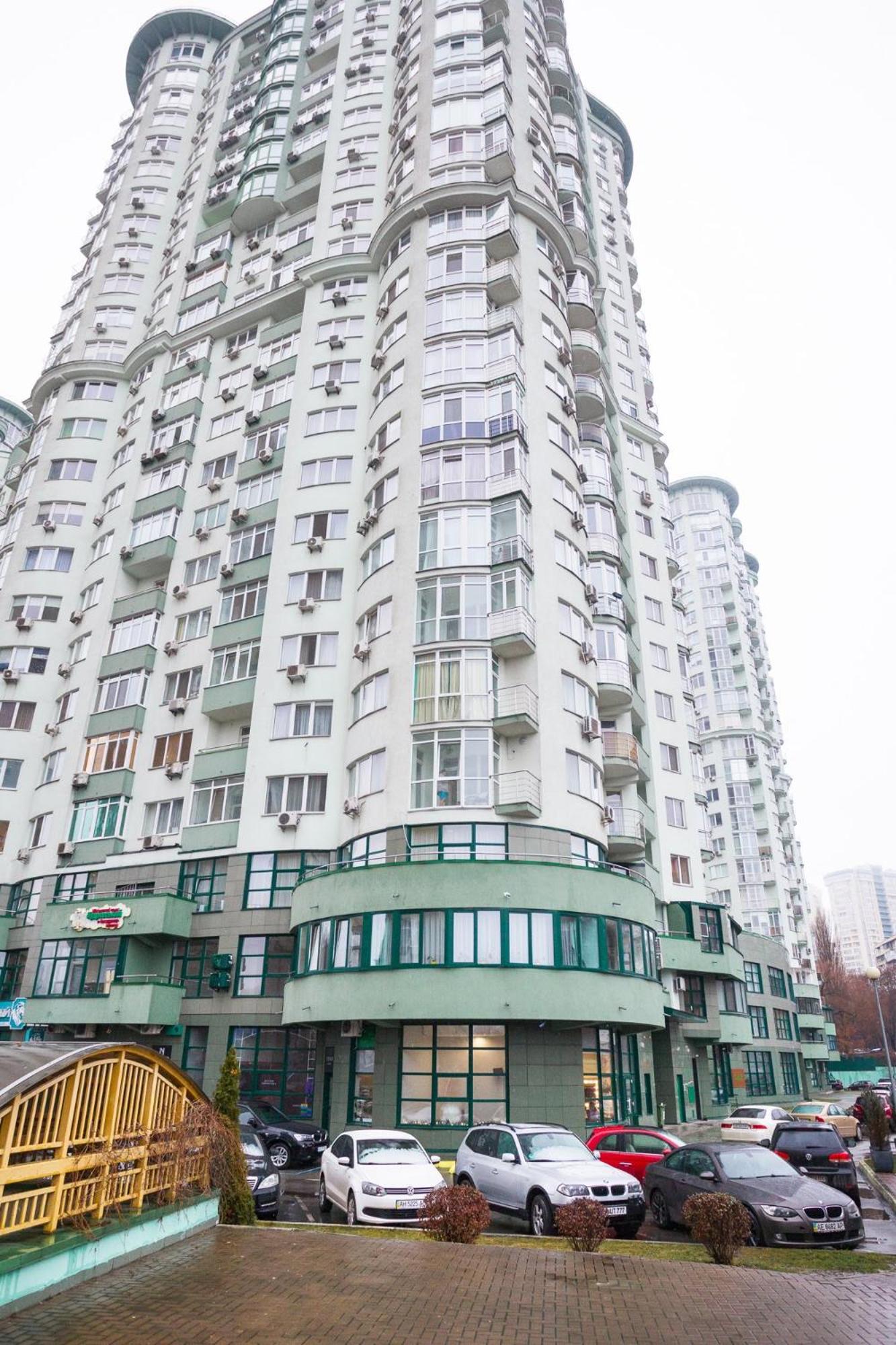 NAVIT luxury apartments with breakfast near the railway station, the city center and the park view 4
