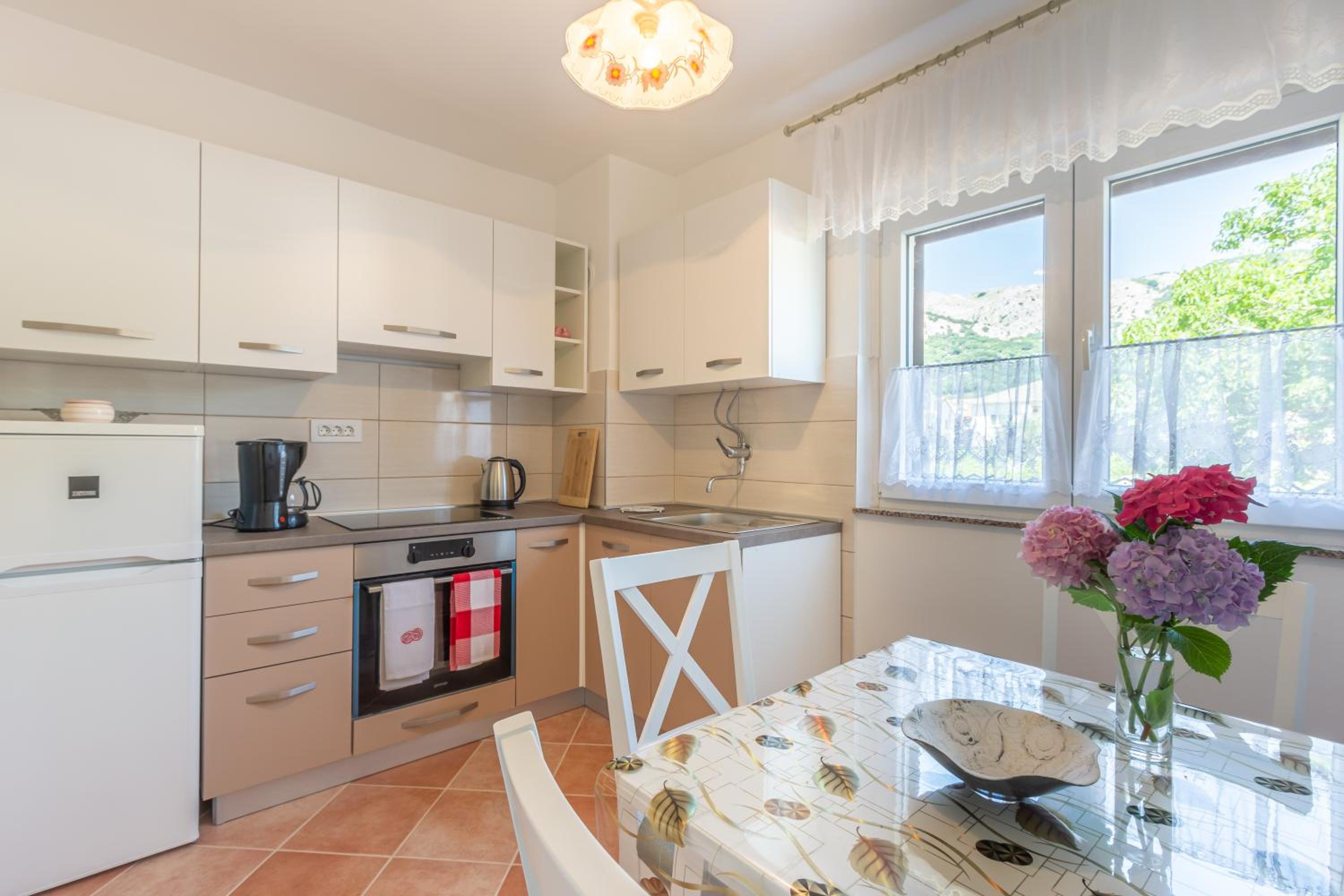 Apartment Beti with Balcony view 5