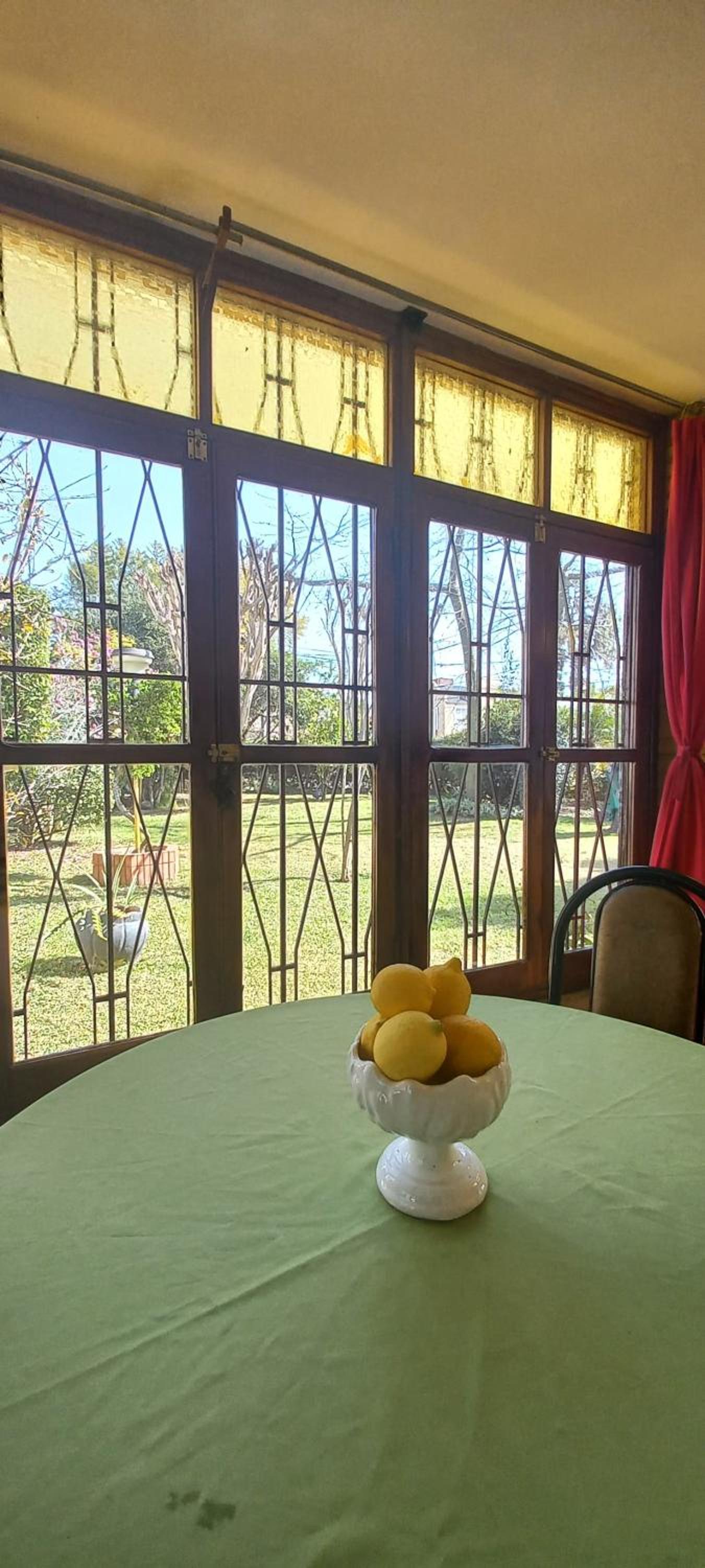 Casona LA FLORIDA con parque y pileta, a una cuadra del río