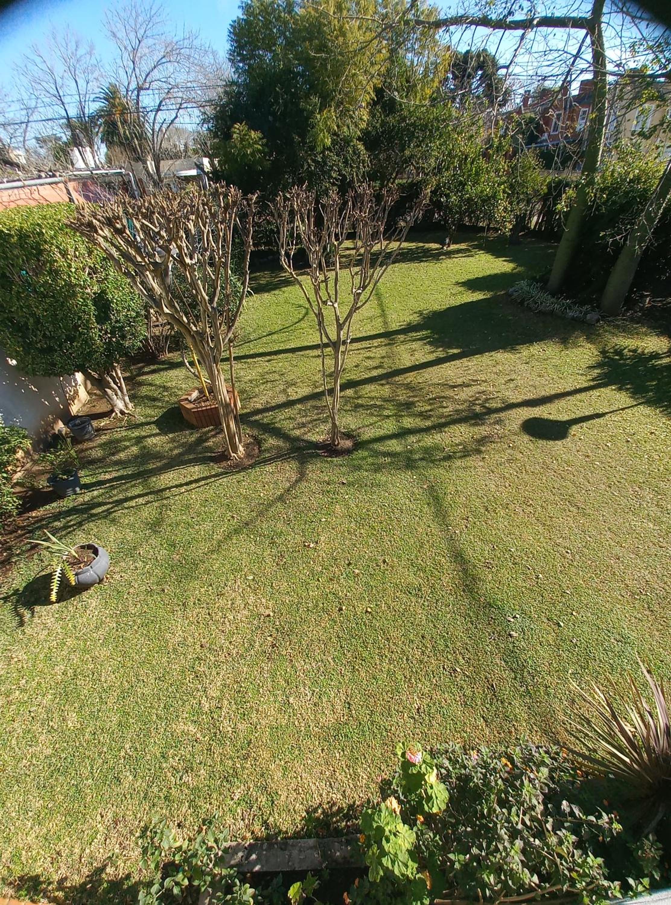 Casona LA FLORIDA con parque y pileta, a una cuadra del río