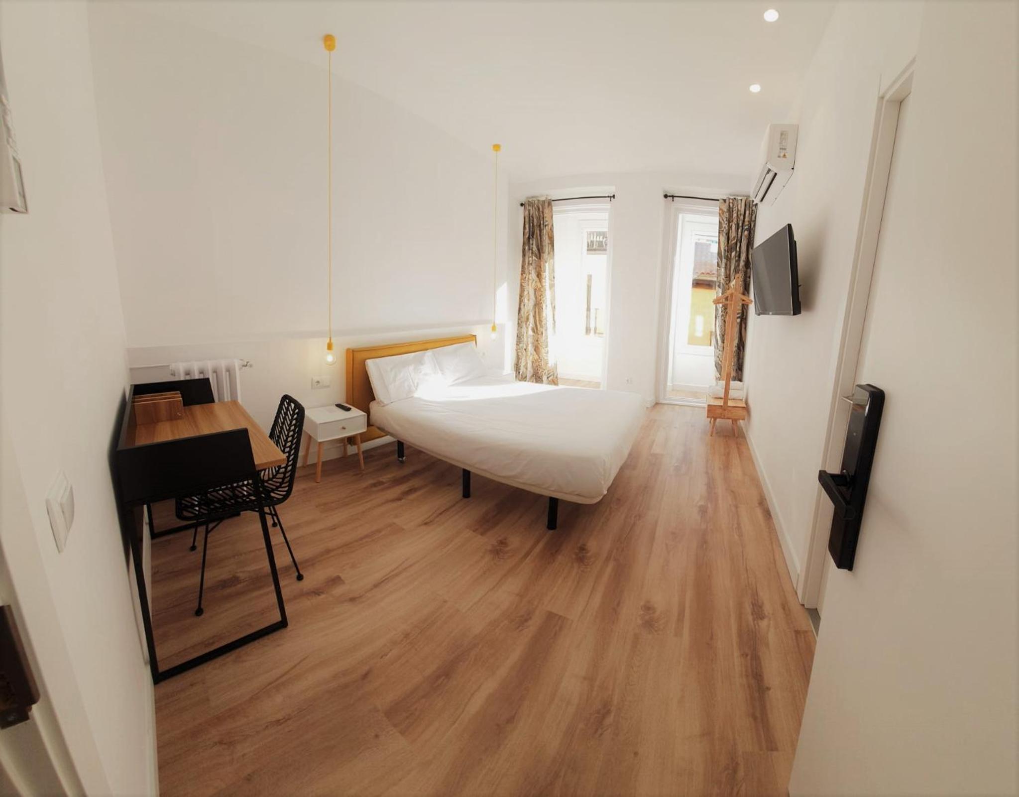 Hostal Manuela by gaiarooms en Madrid — bedroom
