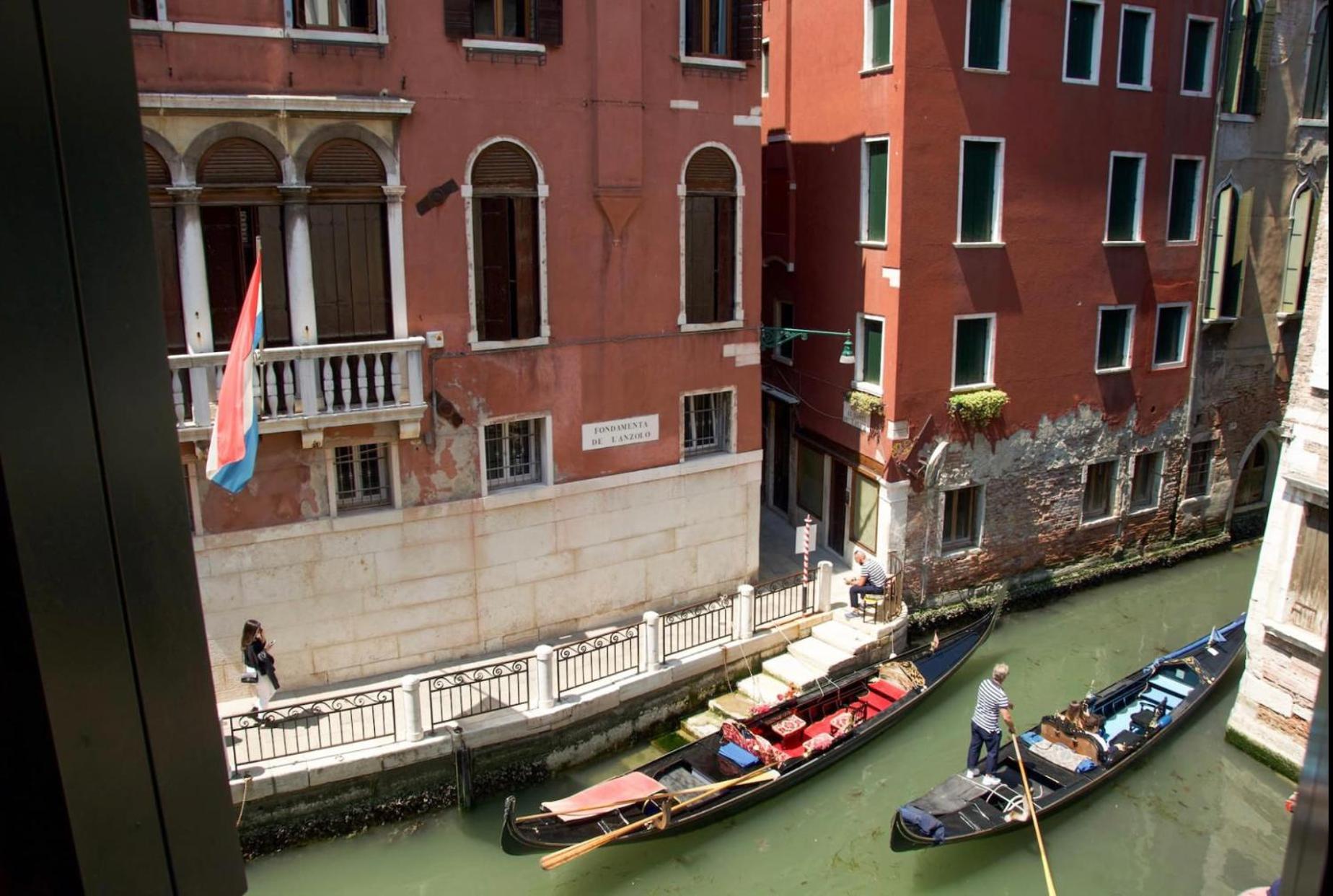Anzolo Palace - Rooms & Apartments
